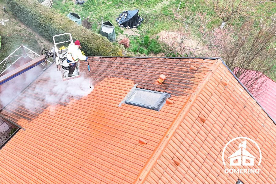 Čištění střech od mechů a lišejníků