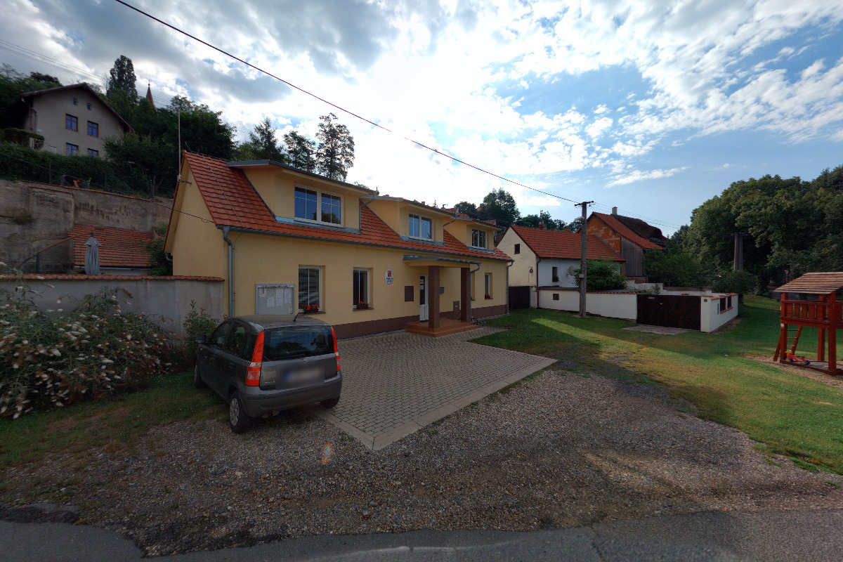 Chržín - obecní úřad foto 2