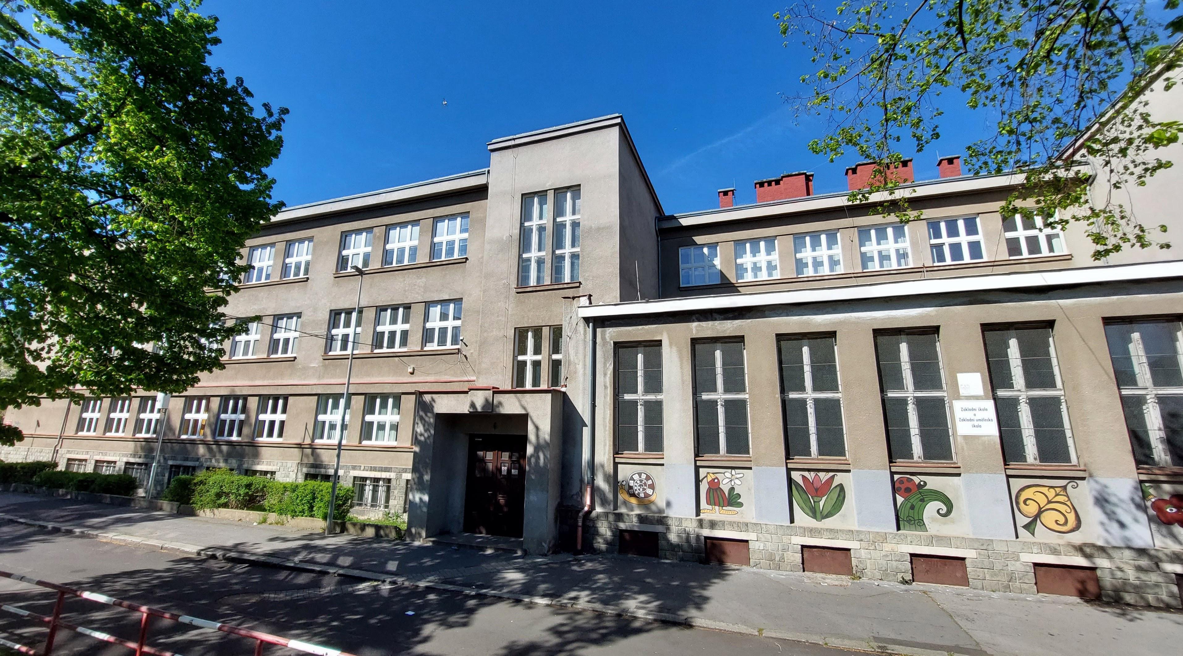 ZŠ a ZUŠ Ústí nad Labem, Husova