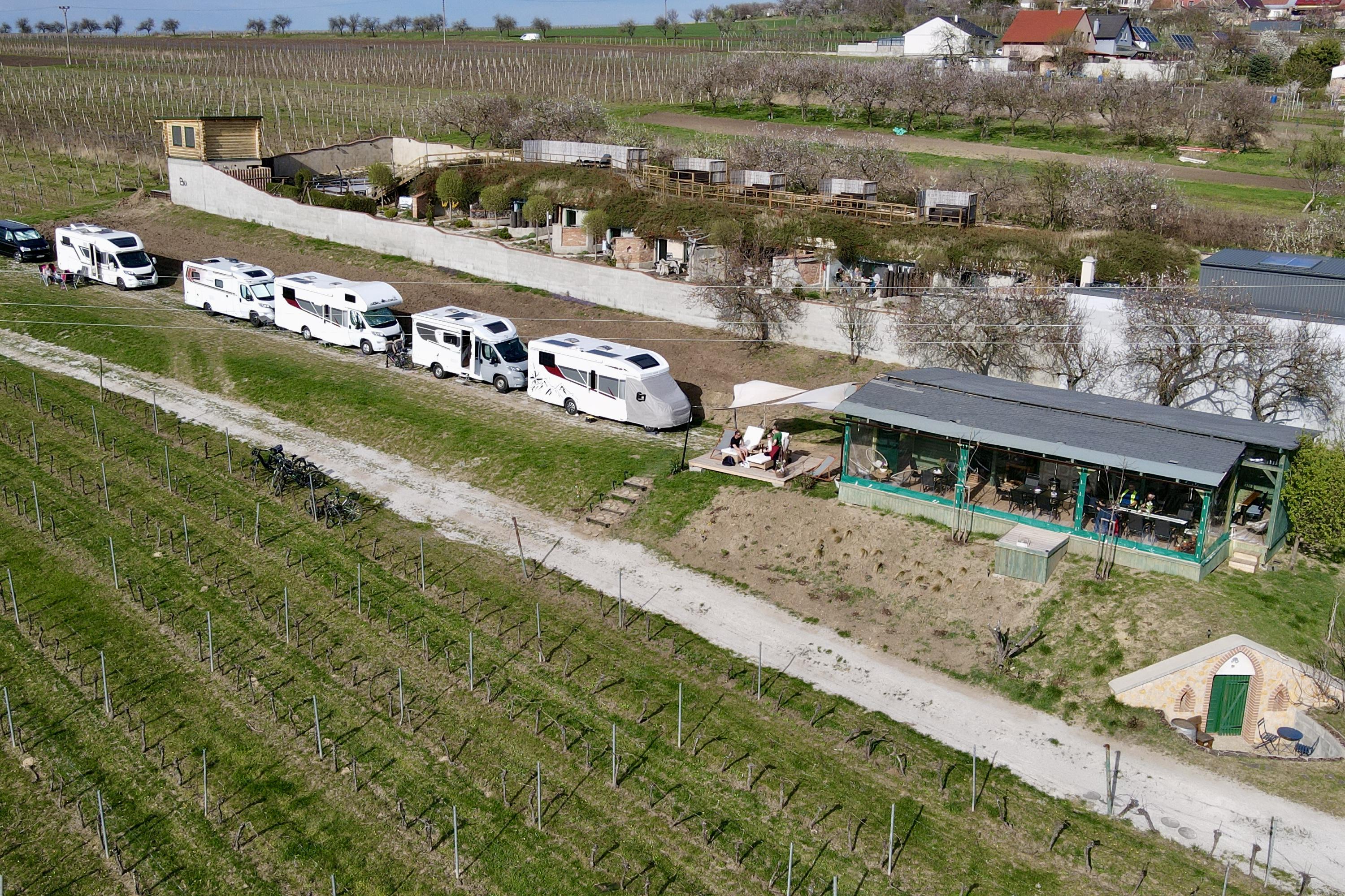 Bistro a Karavanpark meruňky a vinohrady Vrbice