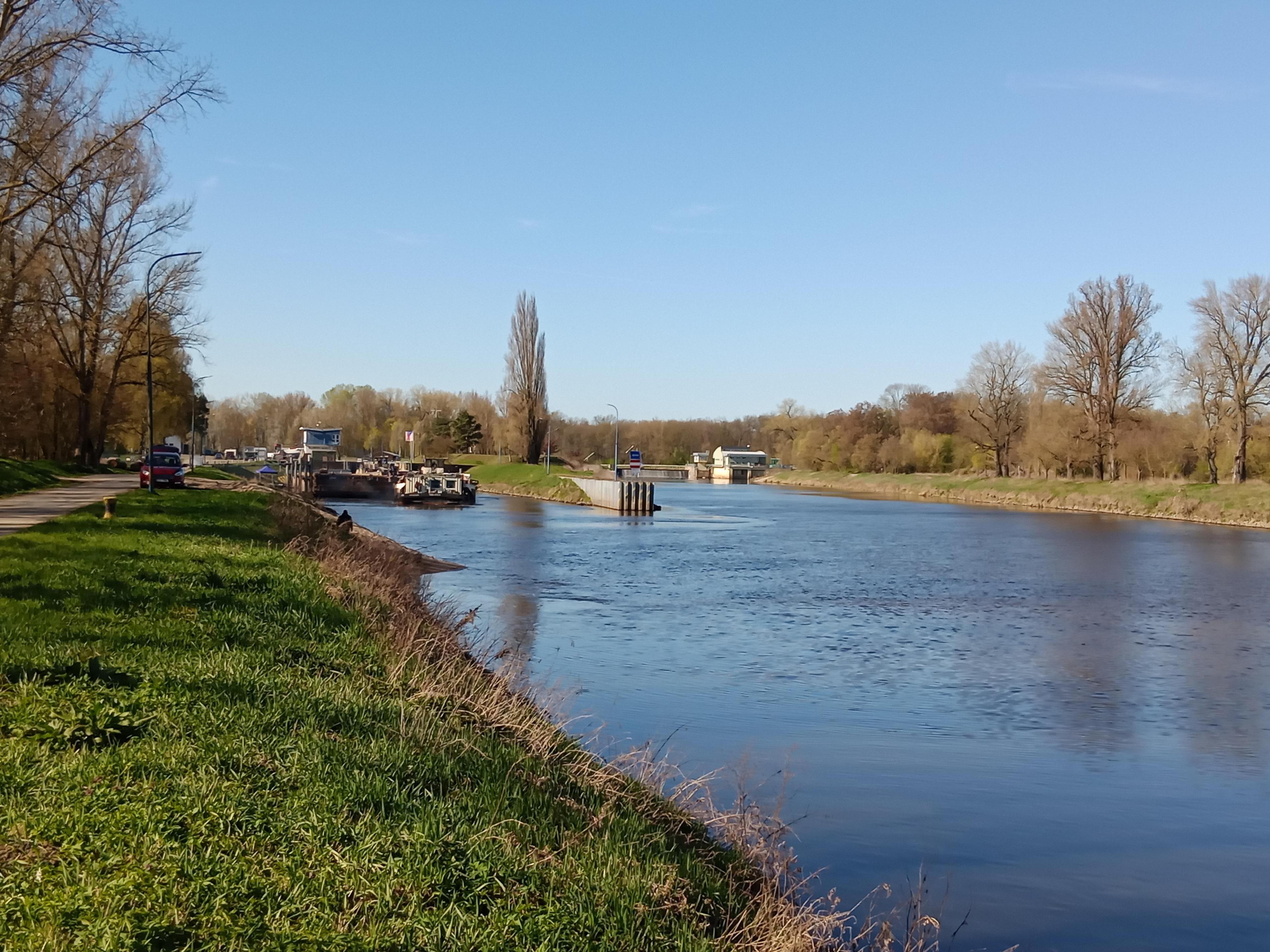 Plavební komora Obříství