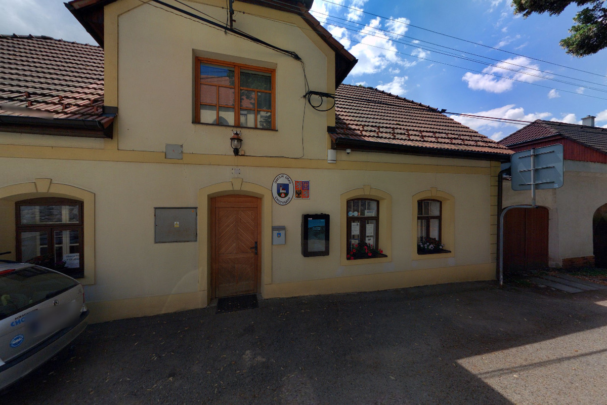 Chotýšany - obecní úřad foto 2