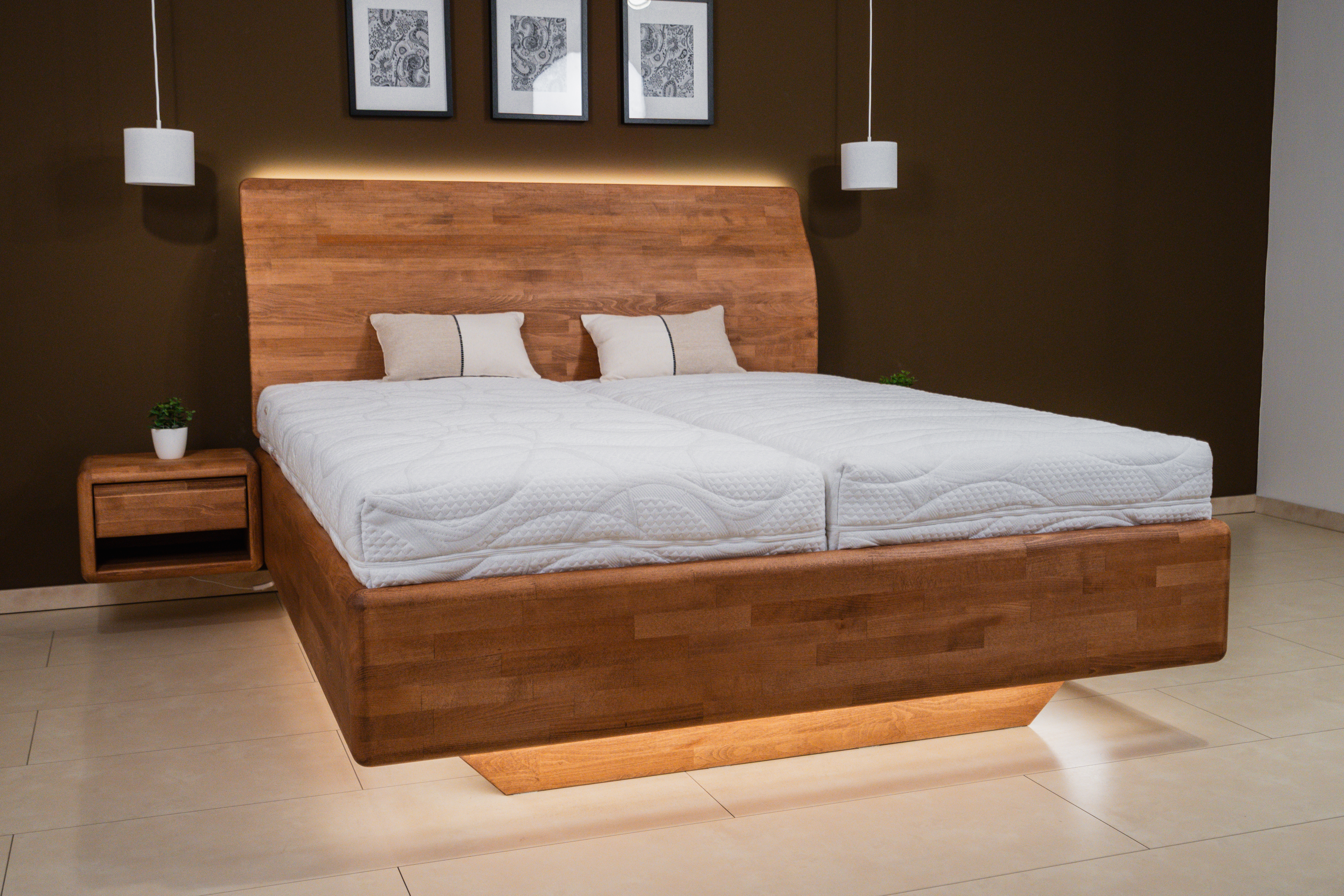 Alison ložnice z masivu