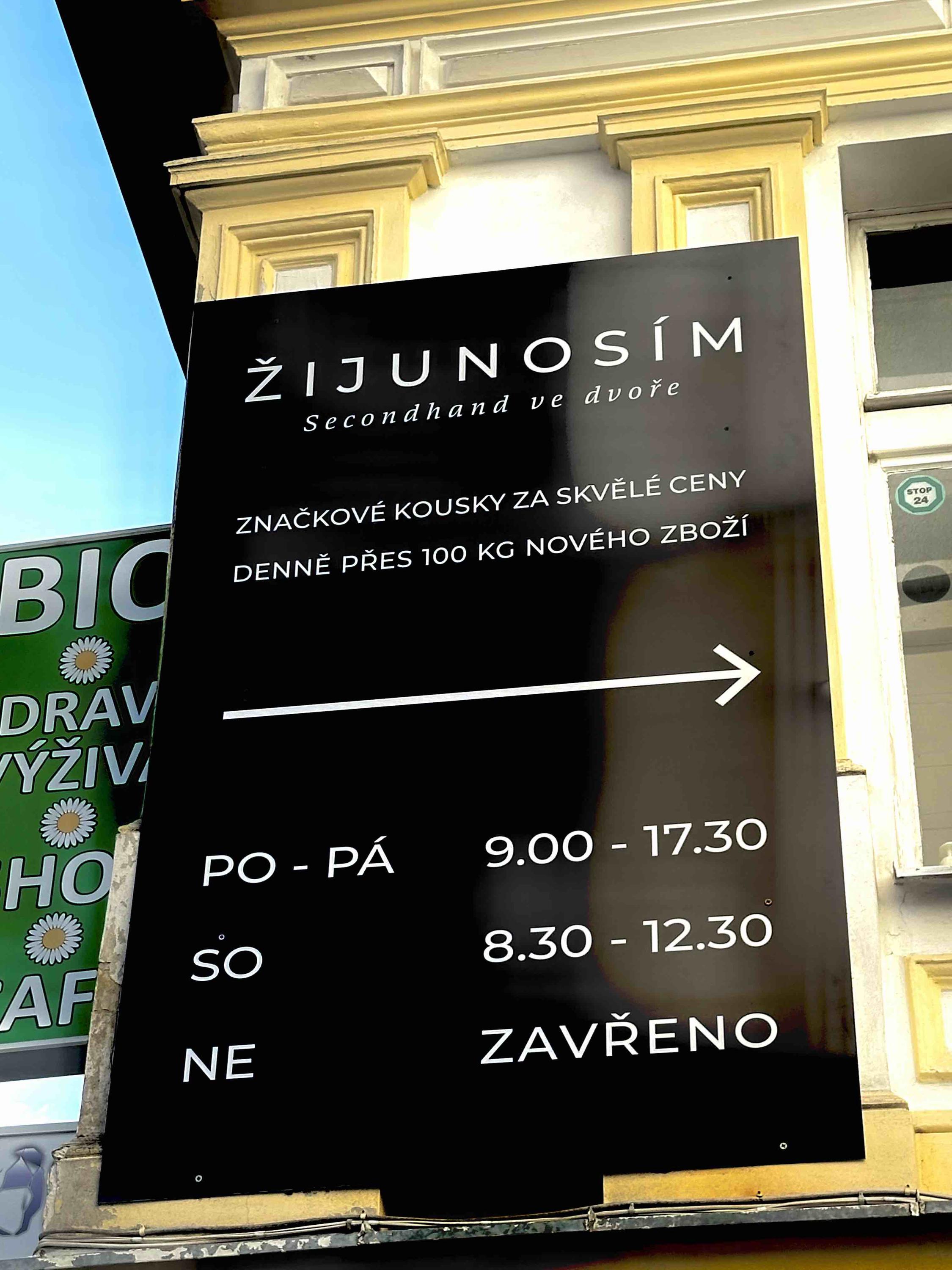 Jana Jirouchová, Žijunosím ve dvoře foto 4