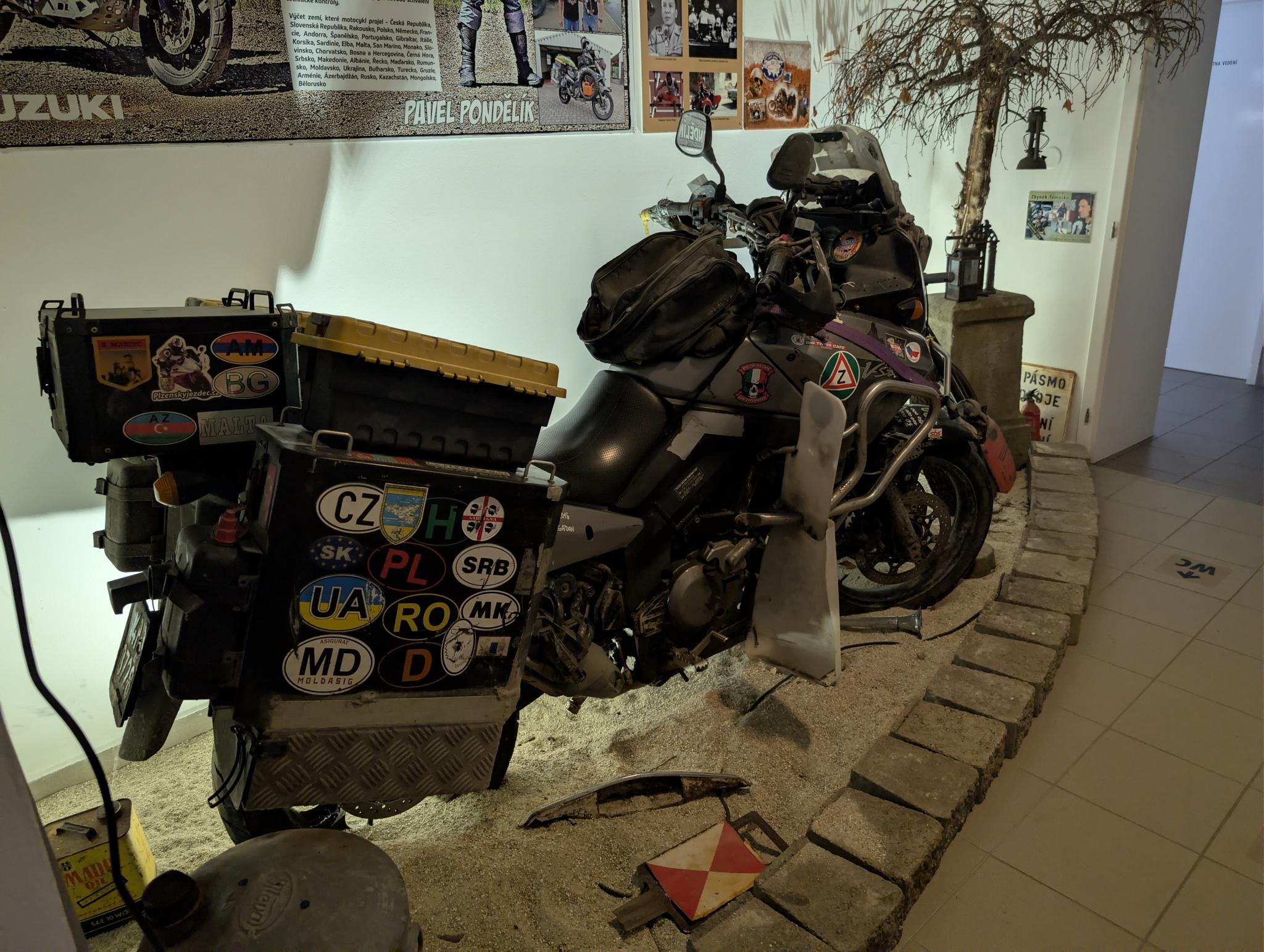 MOTORKÁŘSKÝ DOUPĚ foto 5