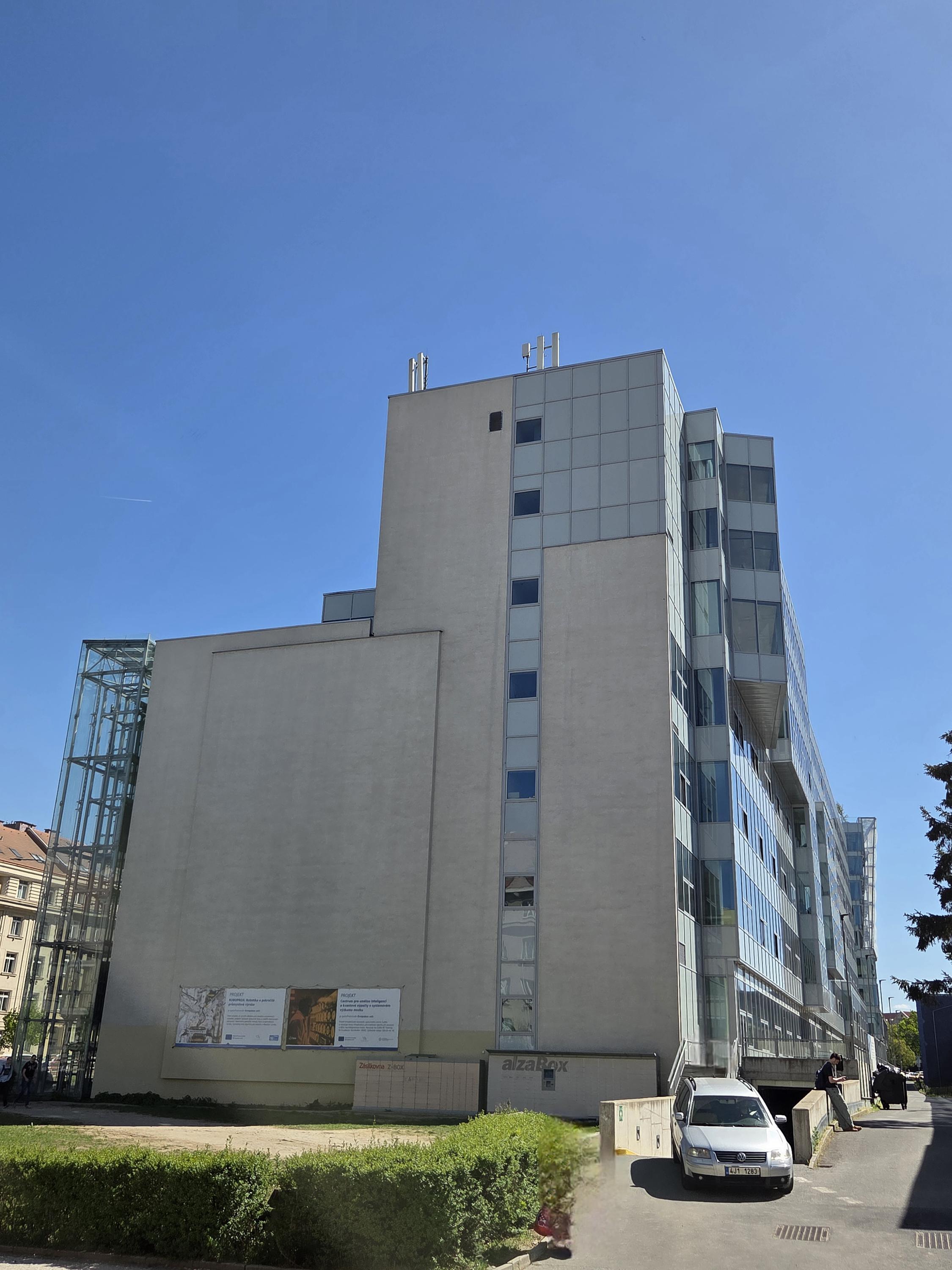 České vysoké učení technické v Praze - Katedra ekonomiky, manažerství a humanitních věd Fakulty elektrotechnické foto 1