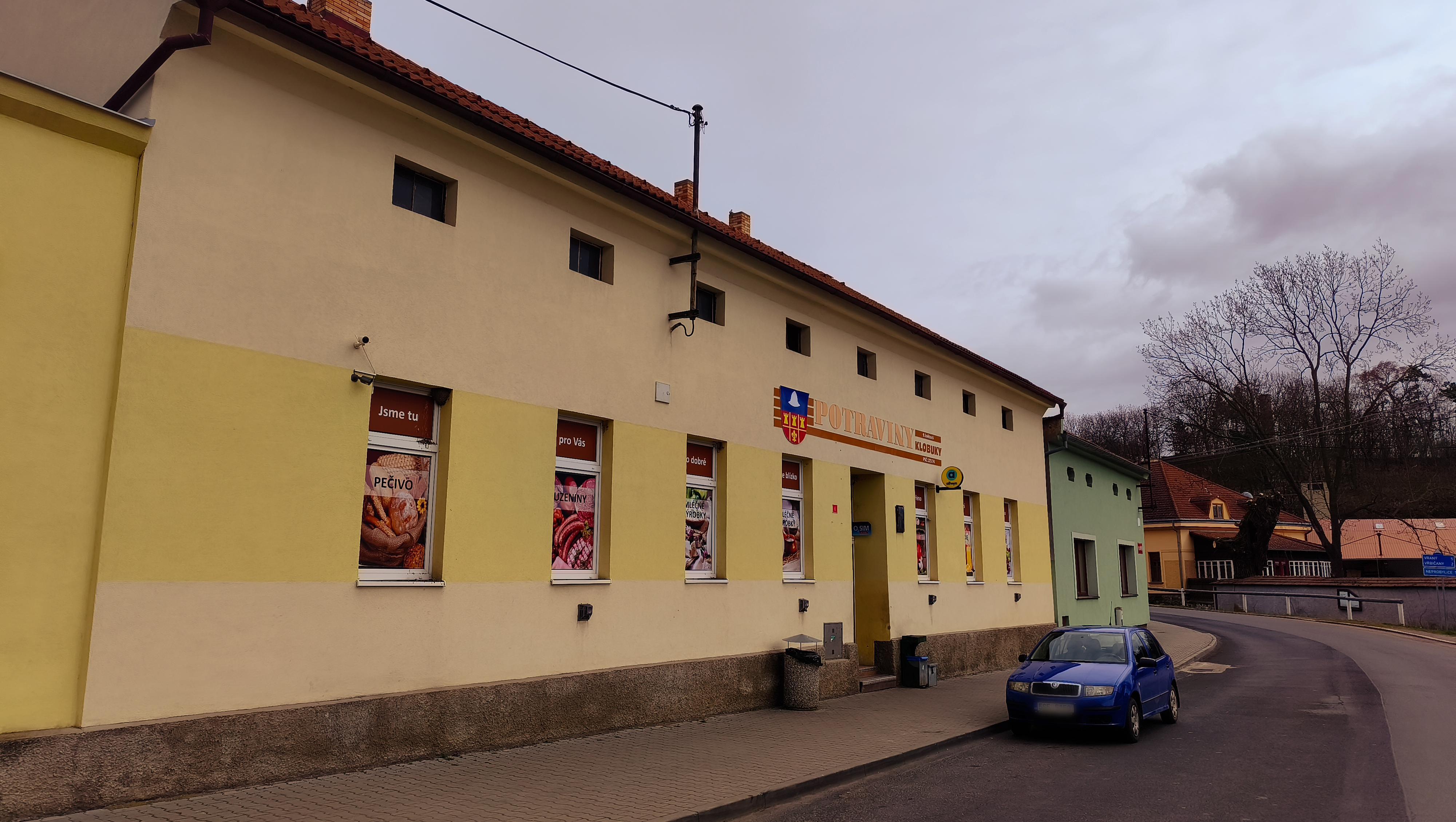 Potraviny 9. května 6, Klobuky foto 2