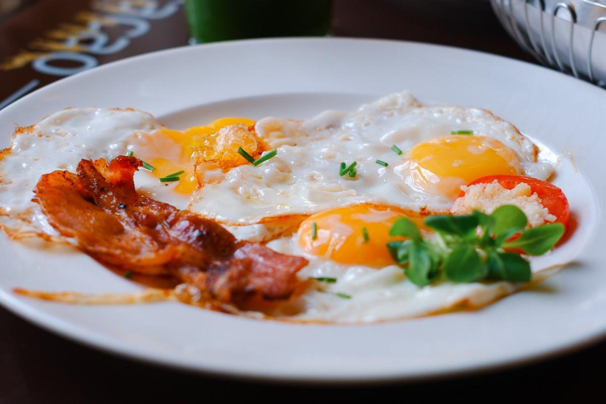 Snídaně v centru Prahy na terase