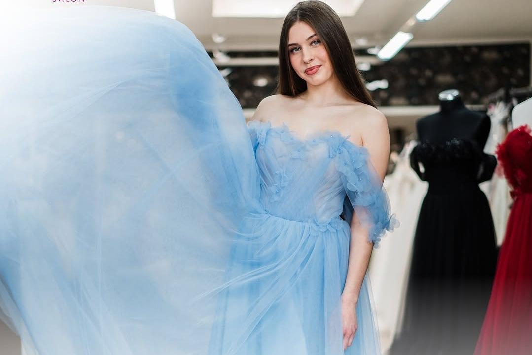 Výprodej společenských šatů