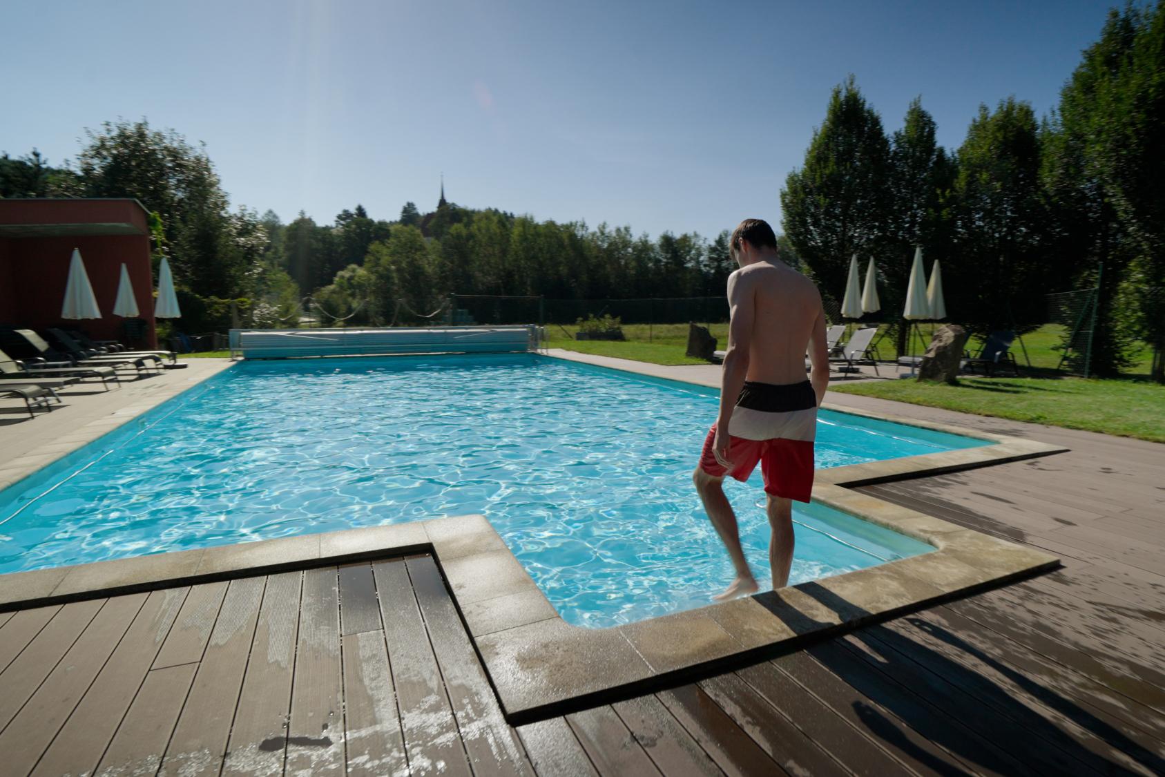 Venkovní vyhřívaný bazén 28 °C otevřen!