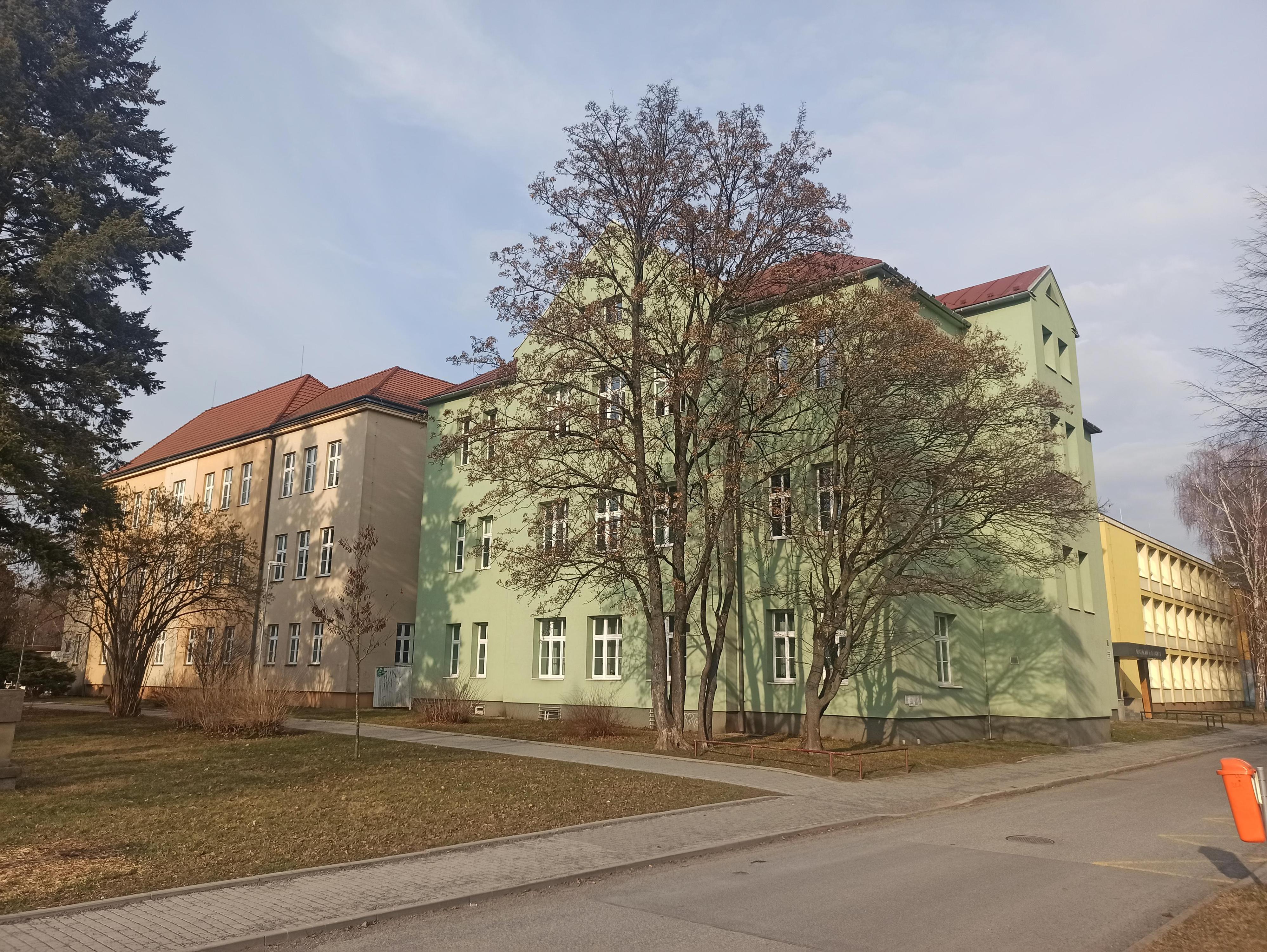 Obchodní akademie a VOŠ Valašské Meziříčí foto 5