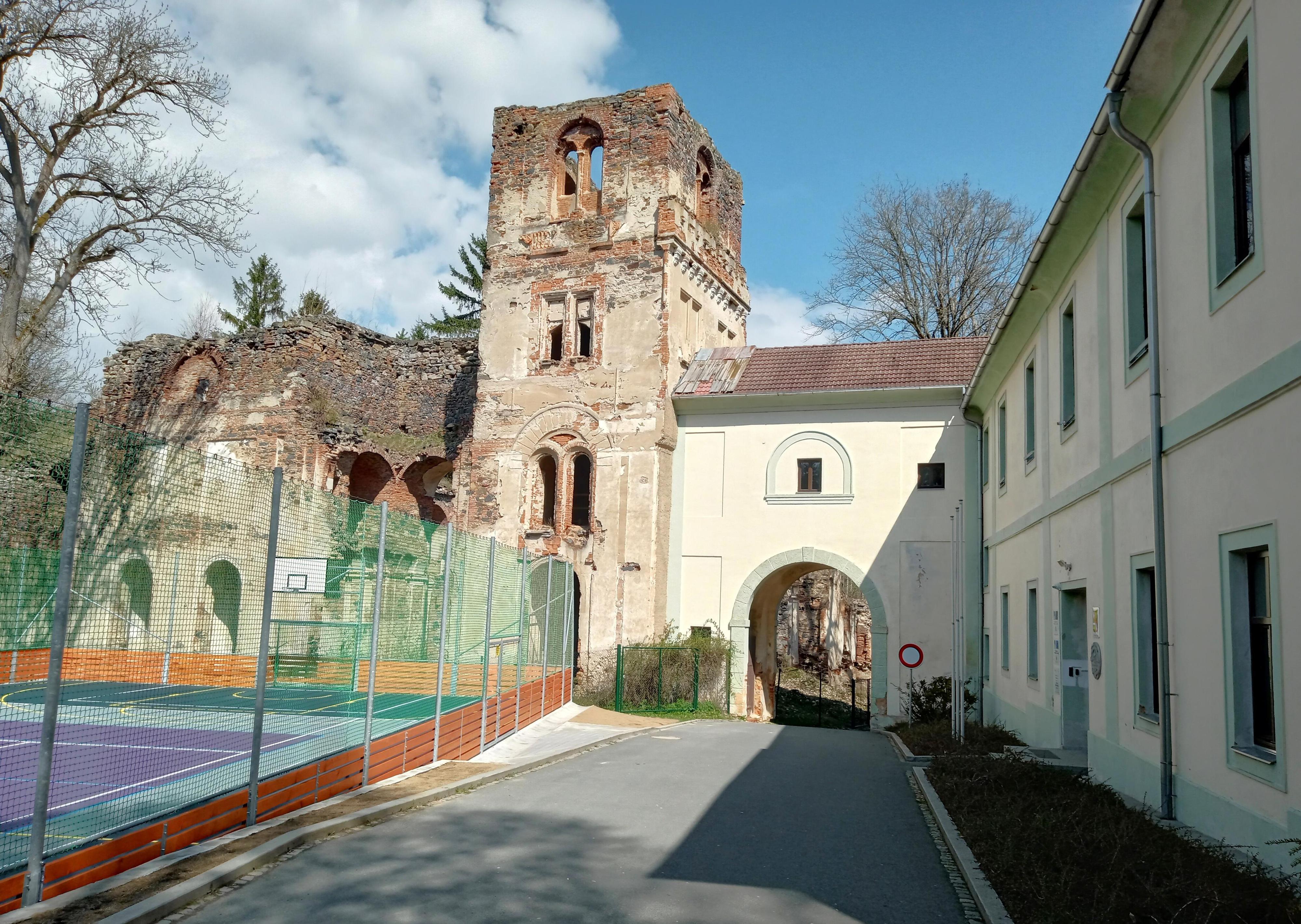 Střední průmyslová škola, Tachov, Světce 1 foto 1
