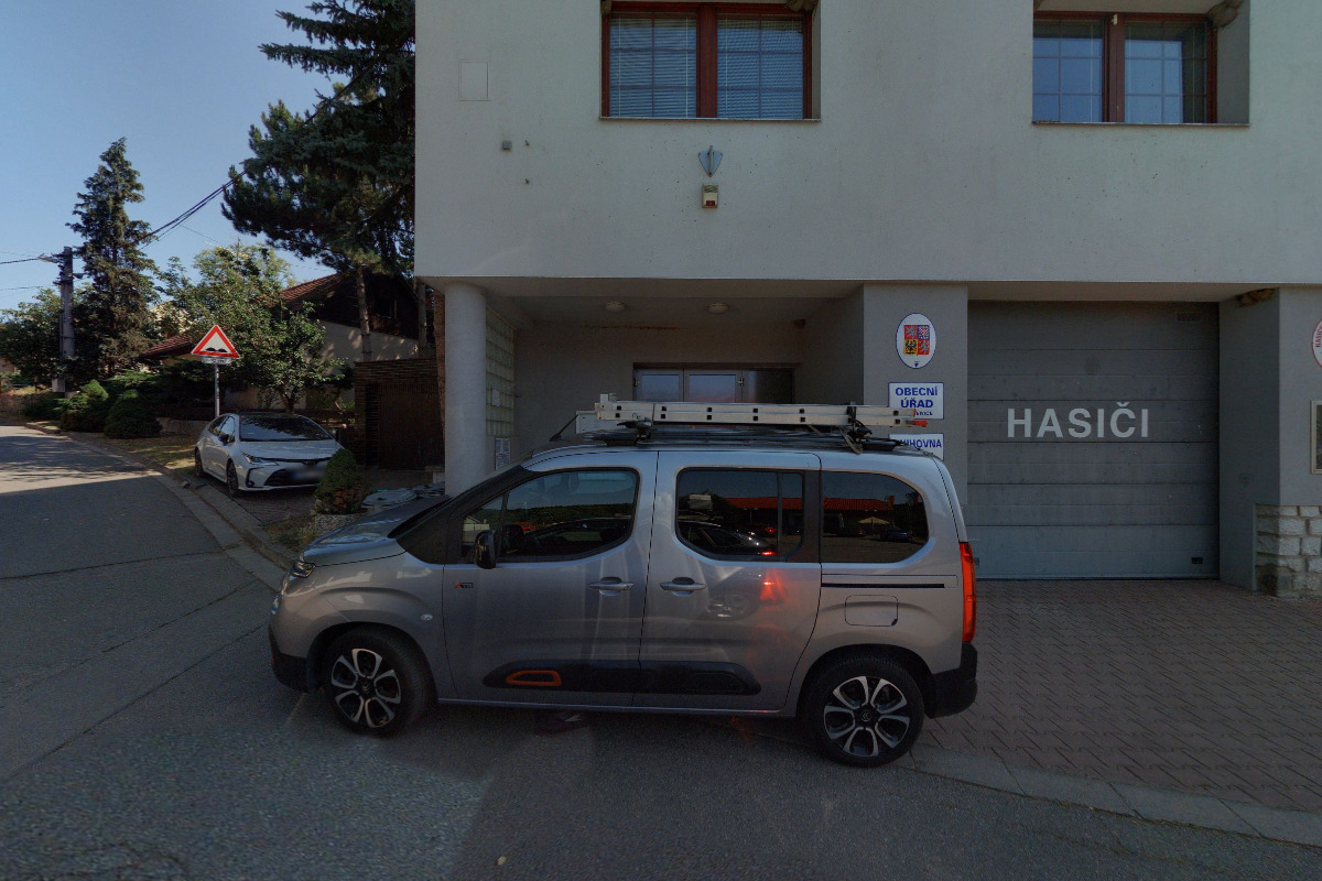 Hostěnice - obecní úřad foto 2
