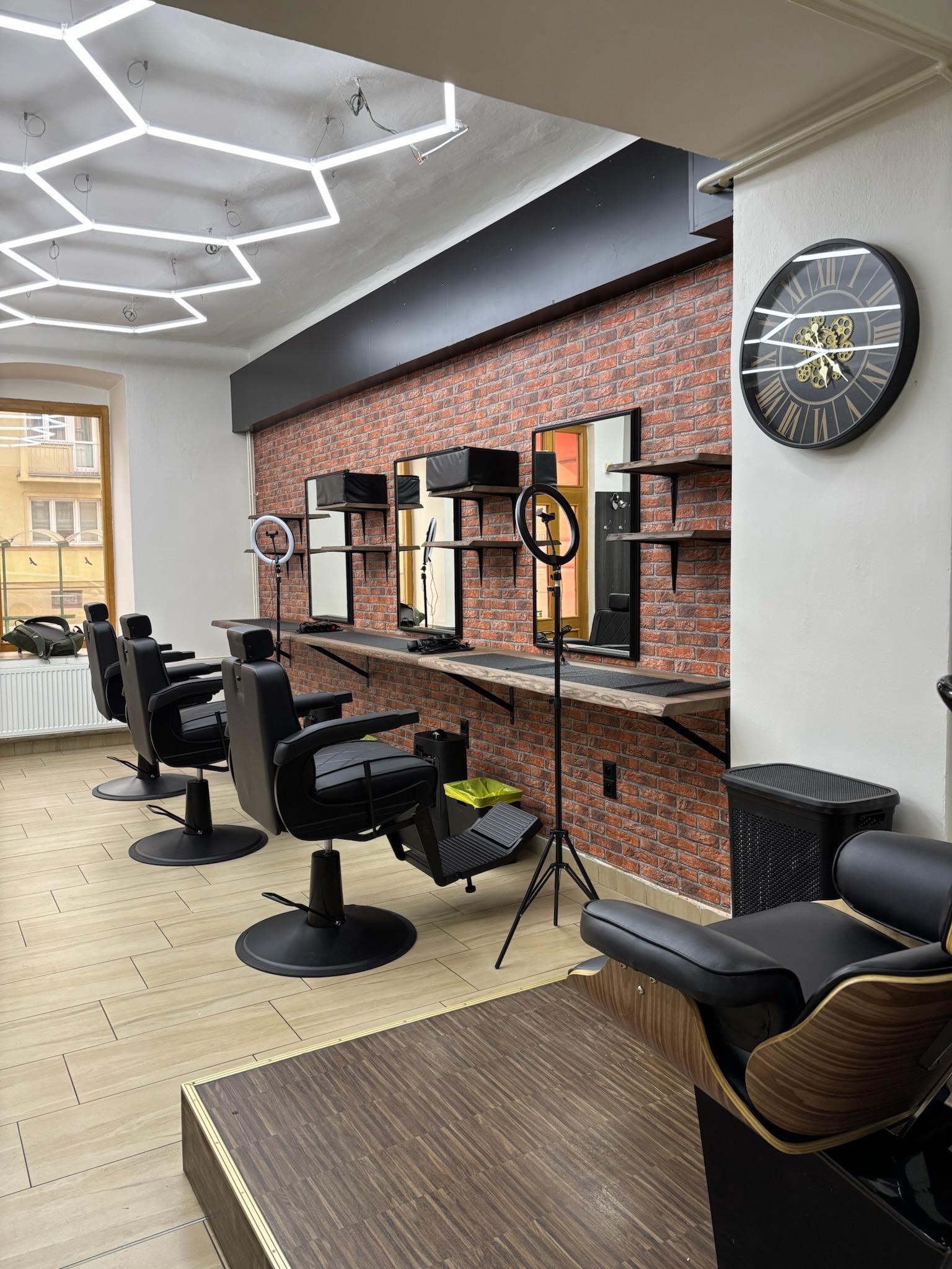 Rayvee's Barbershop foto 3