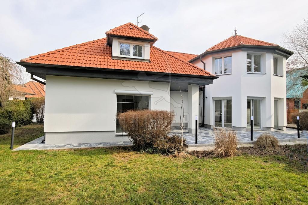 Rodinný dům 298 m² na pozemku 730 m² v Praze