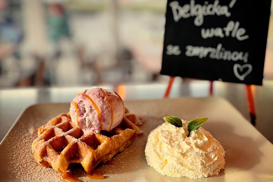 Sladká tečka ke kávě? U nás s luxusním výhledem