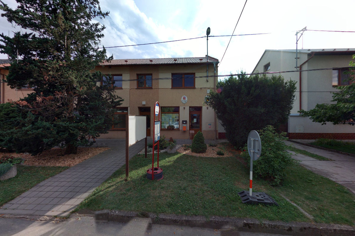 Hruška - obecní úřad foto 2