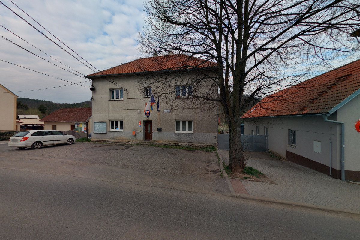 Chrustenice - obecní úřad foto 2