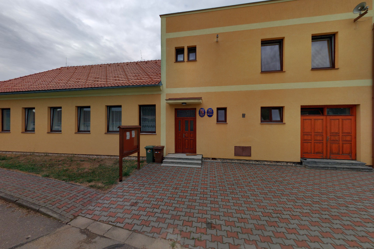 Chotěbudice - obecní úřad foto 2