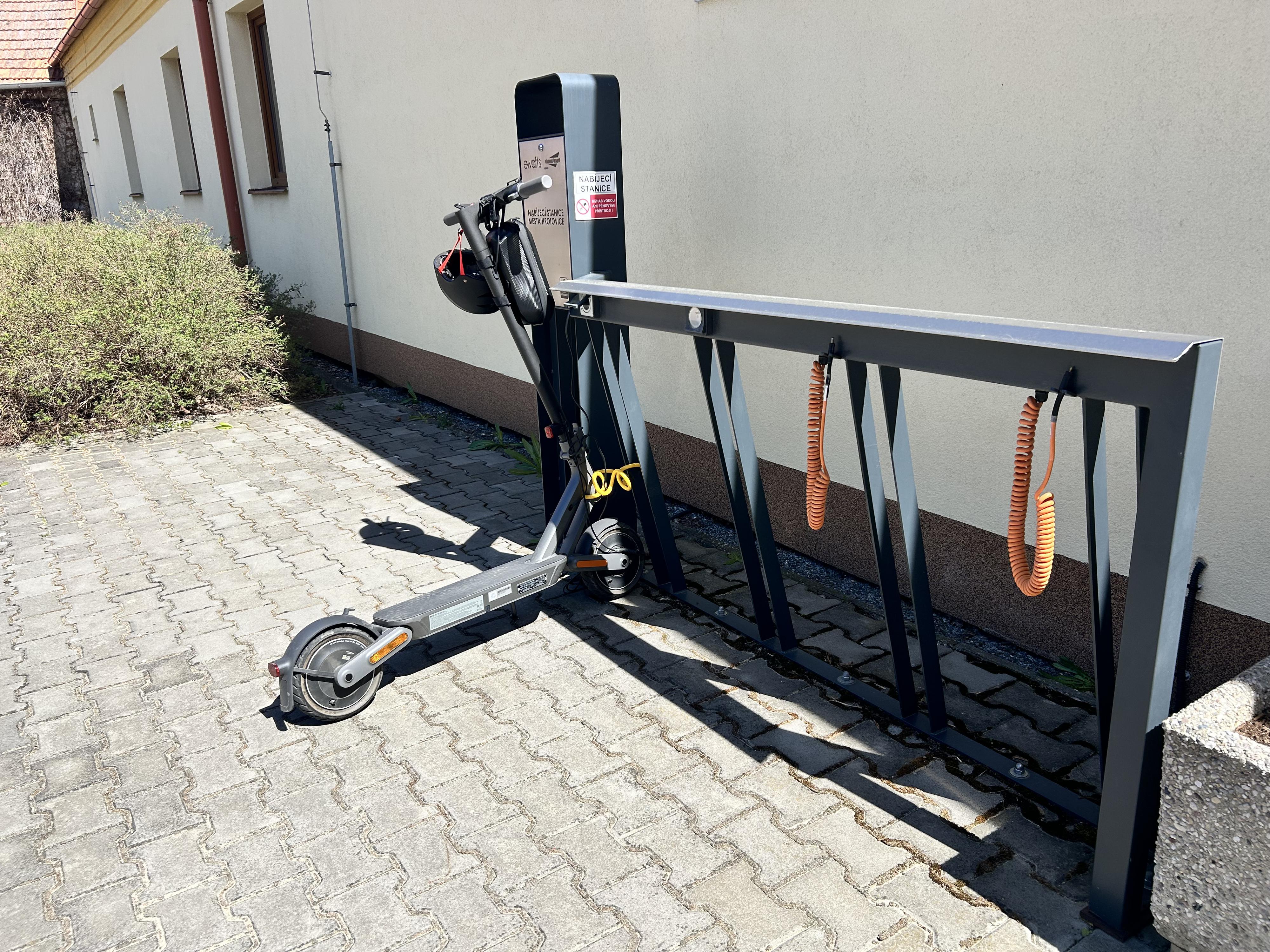 Nabíjecí stanice pro elektrokola Muzeum Hrotovicka
