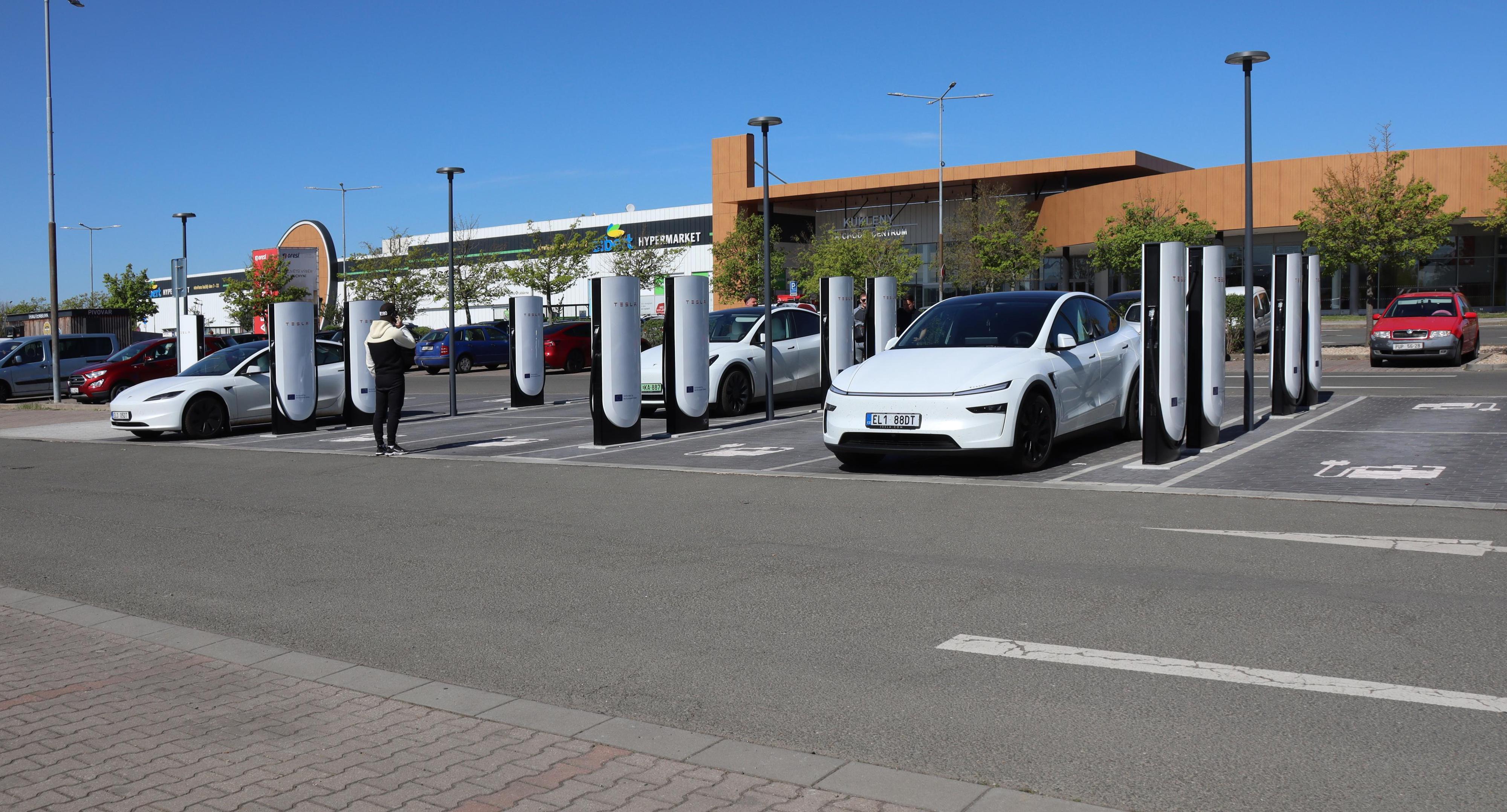 Nabíjecí stanice Tesla foto 6