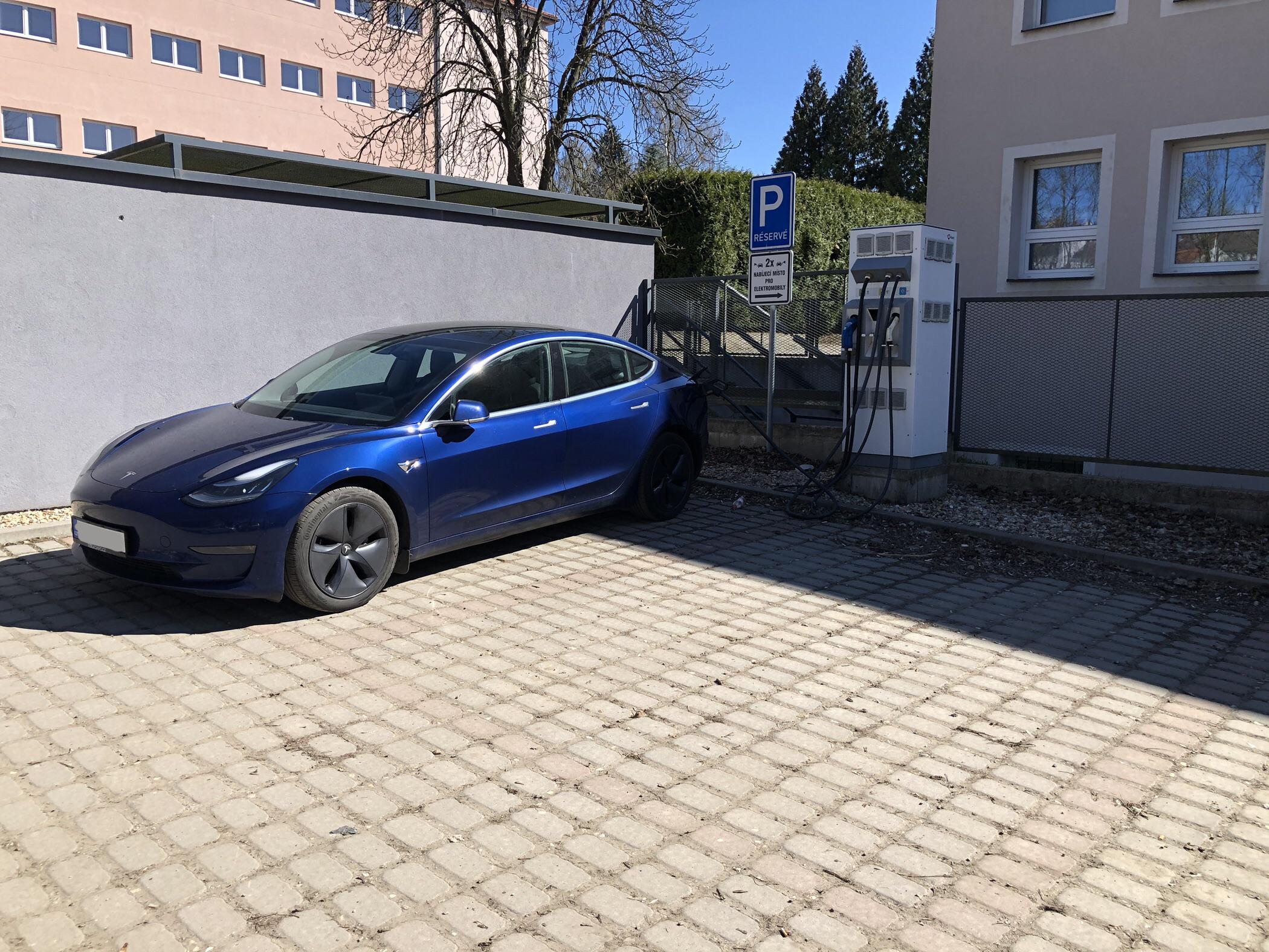 Střední zdravotnická škola, Tábor - Nabíjecí stanice foto 3