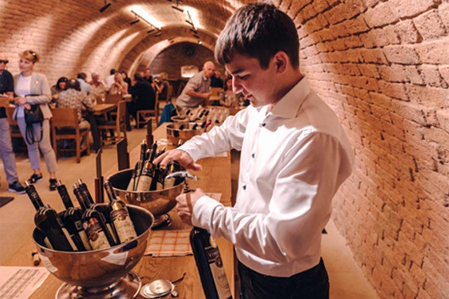 Firemní akce ve vinném sklípku