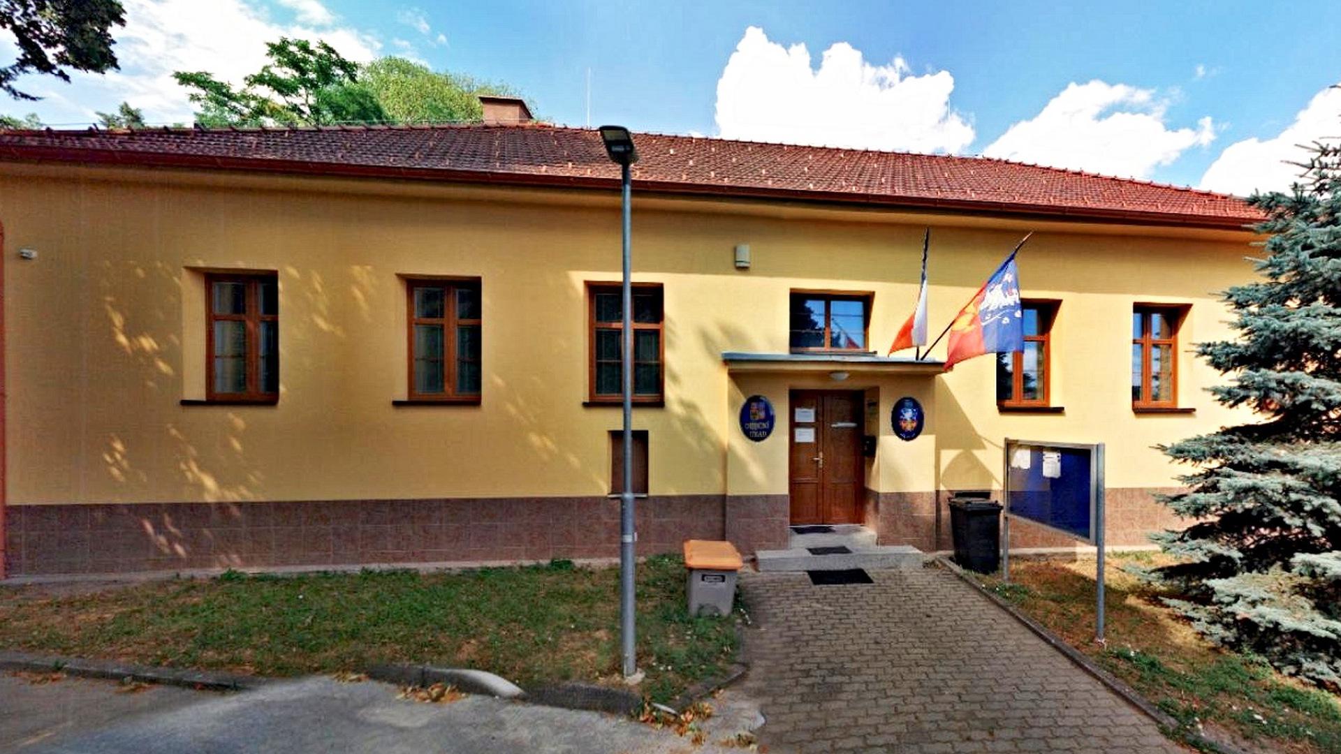 Hajany - obecní úřad foto 2