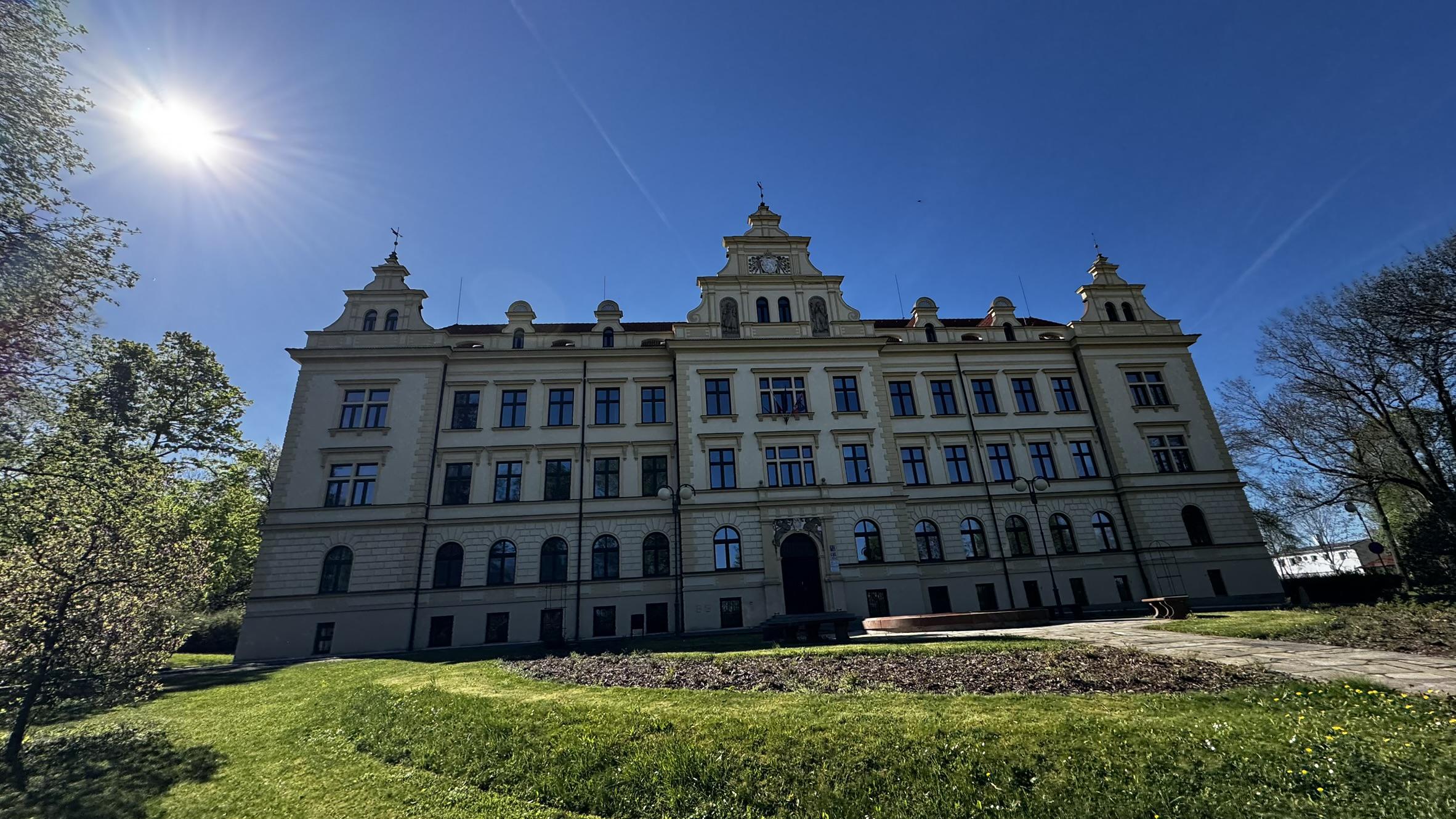 SOŠ a SOU obchodu a služeb Chrudim foto 3