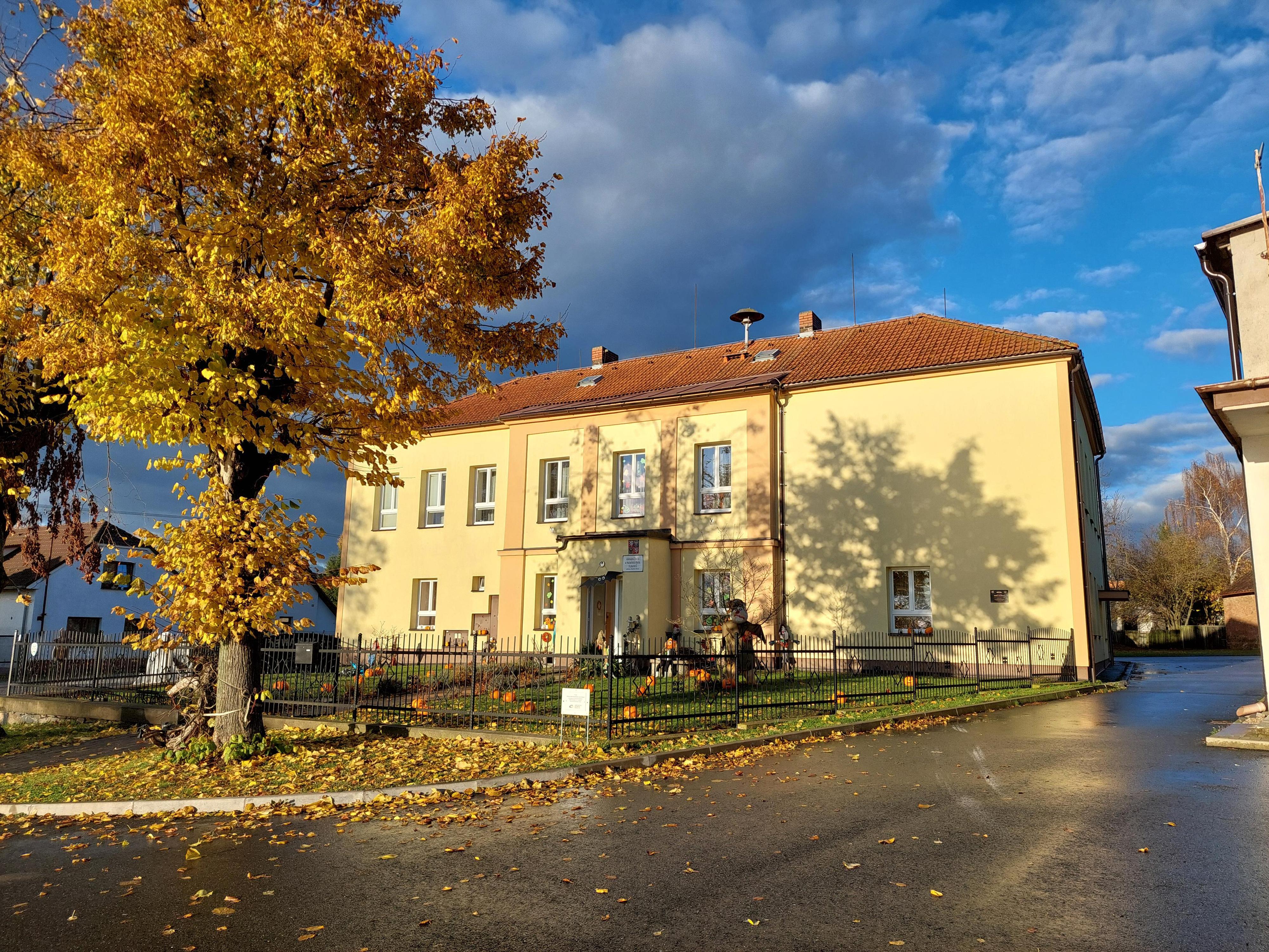 ZŠ a MŠ Vlkaneč foto 2