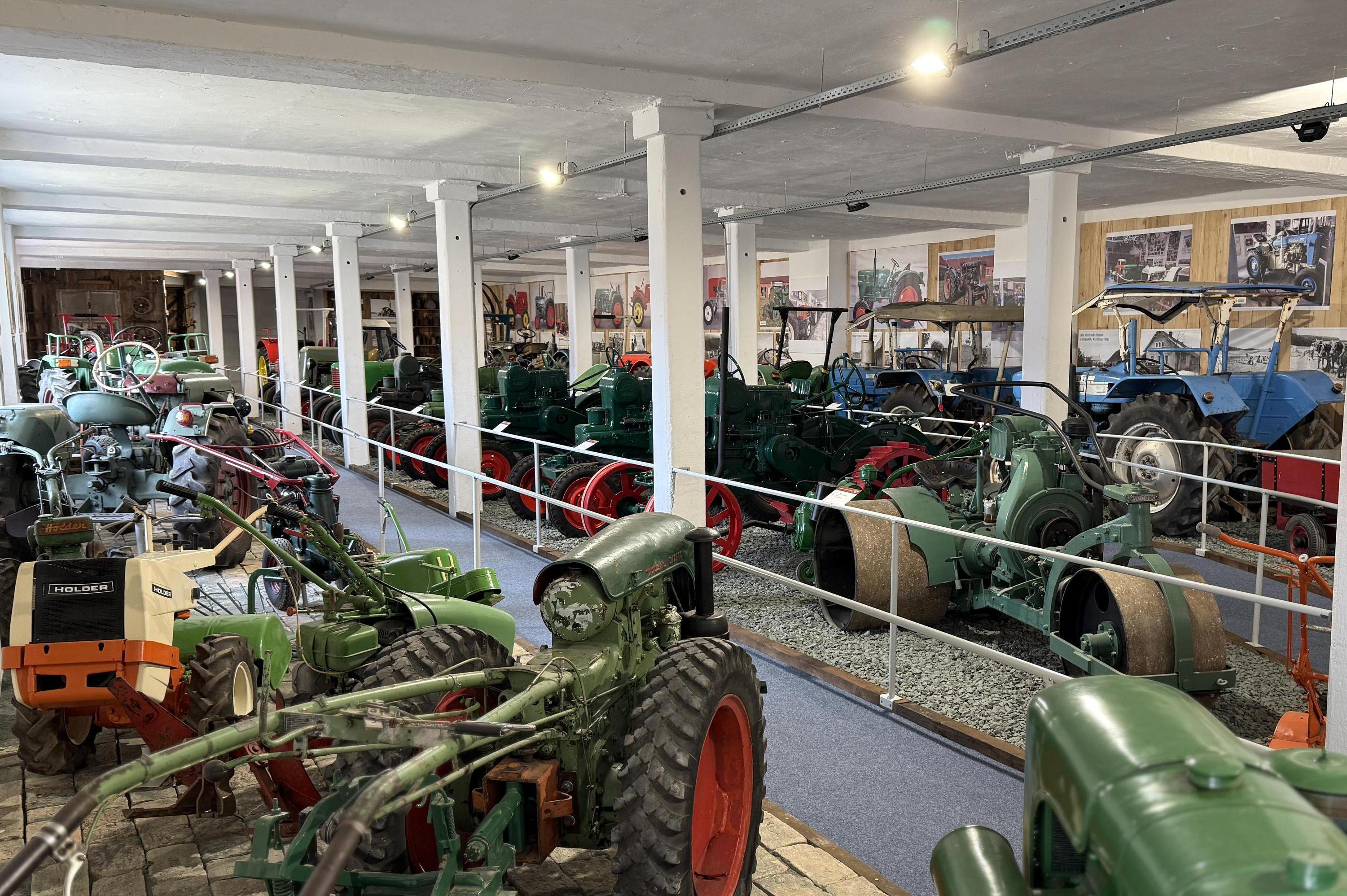 Veterán muzeum motocyklů a traktorů Radovesnice II