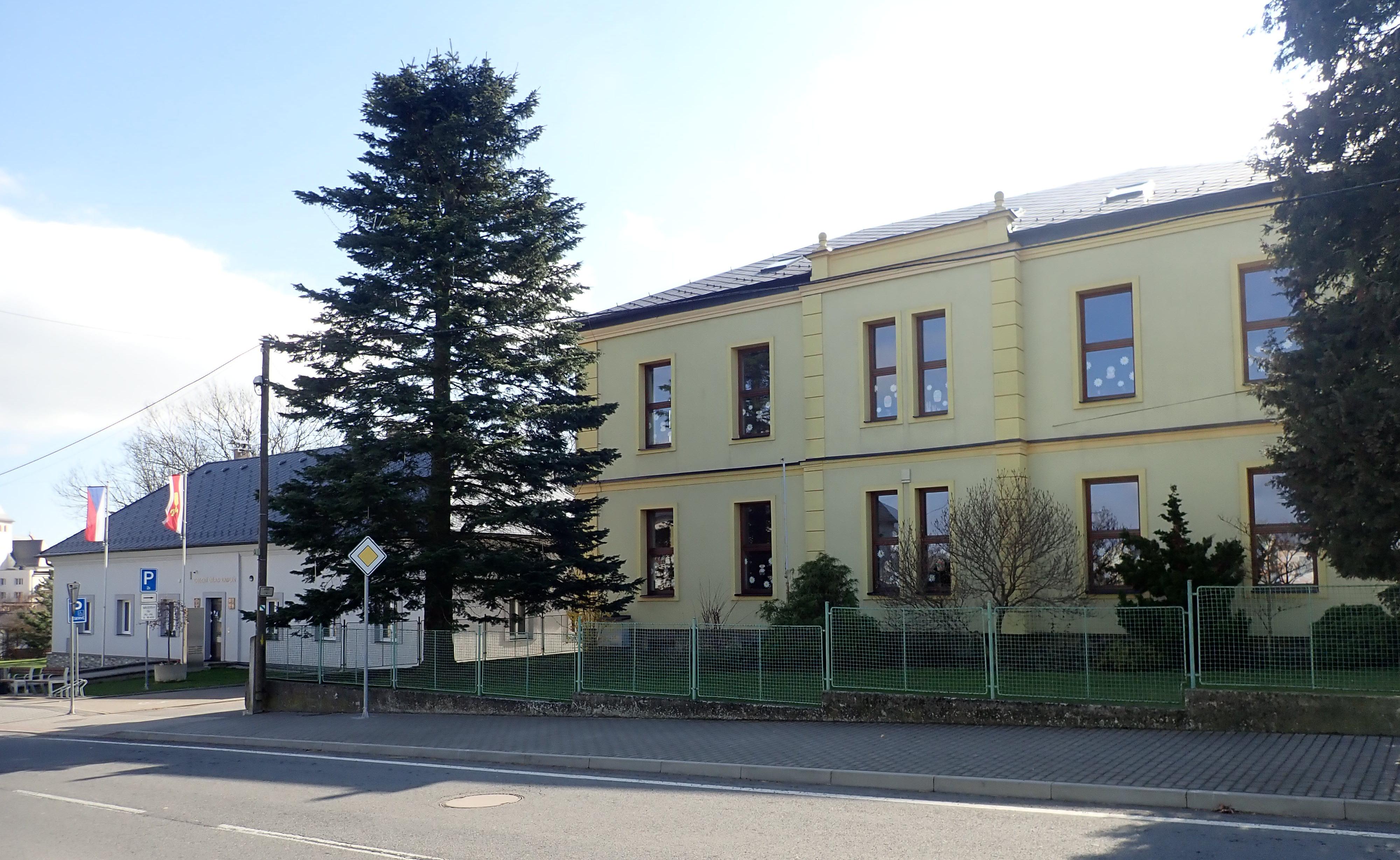 Základní škola a Mateřská škola Raduň foto 6