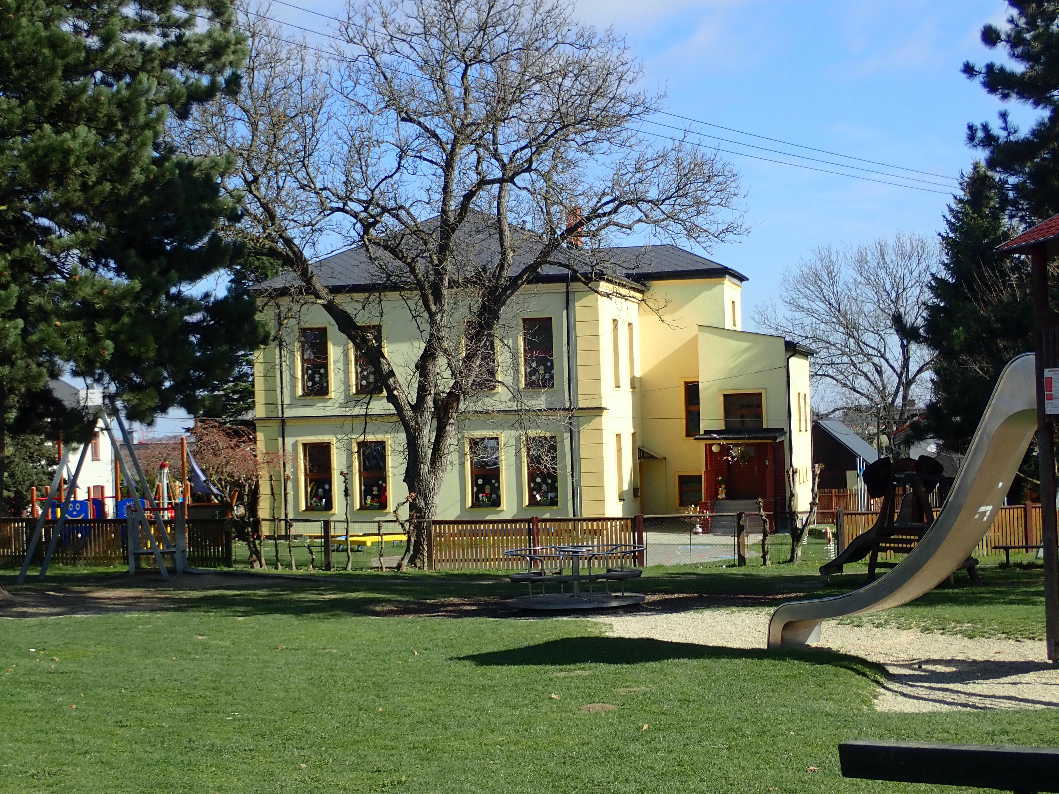 Základní škola a Mateřská škola Raduň