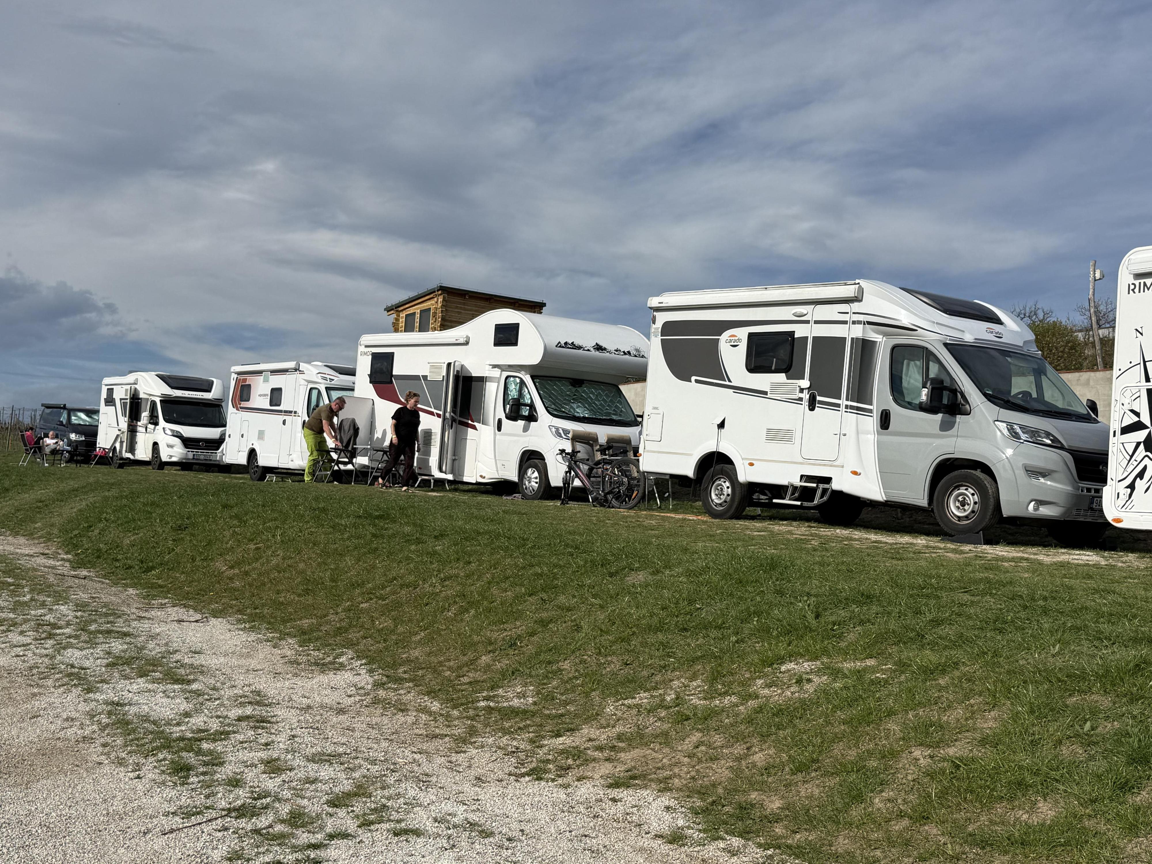 Bistro a Karavanpark meruňky a vinohrady Vrbice foto 5