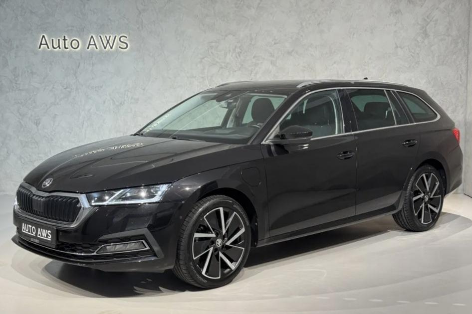 Škoda Octavia | hybrid  benzín | černá metalíza