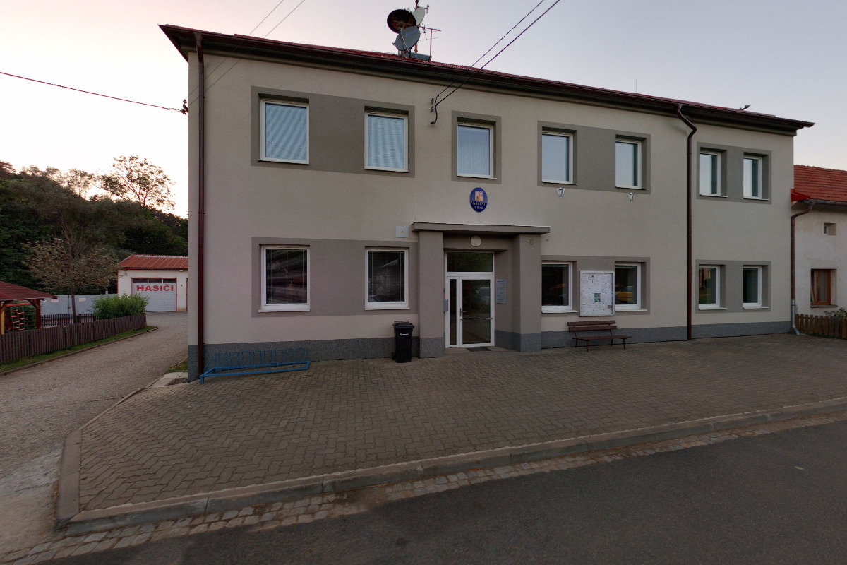 Hřivínův Újezd - obecní úřad foto 2
