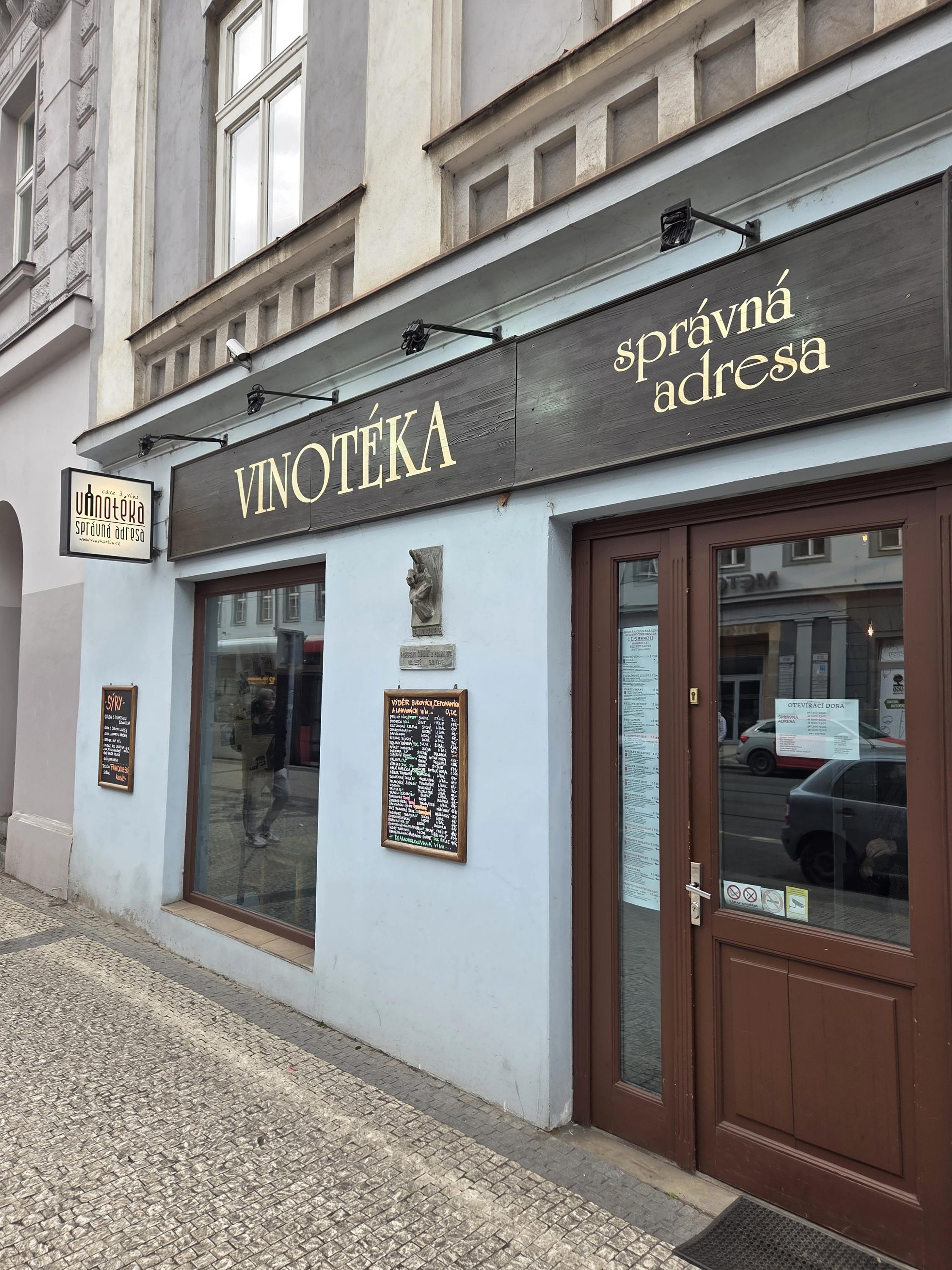 Vinárna Správná adresa foto 2