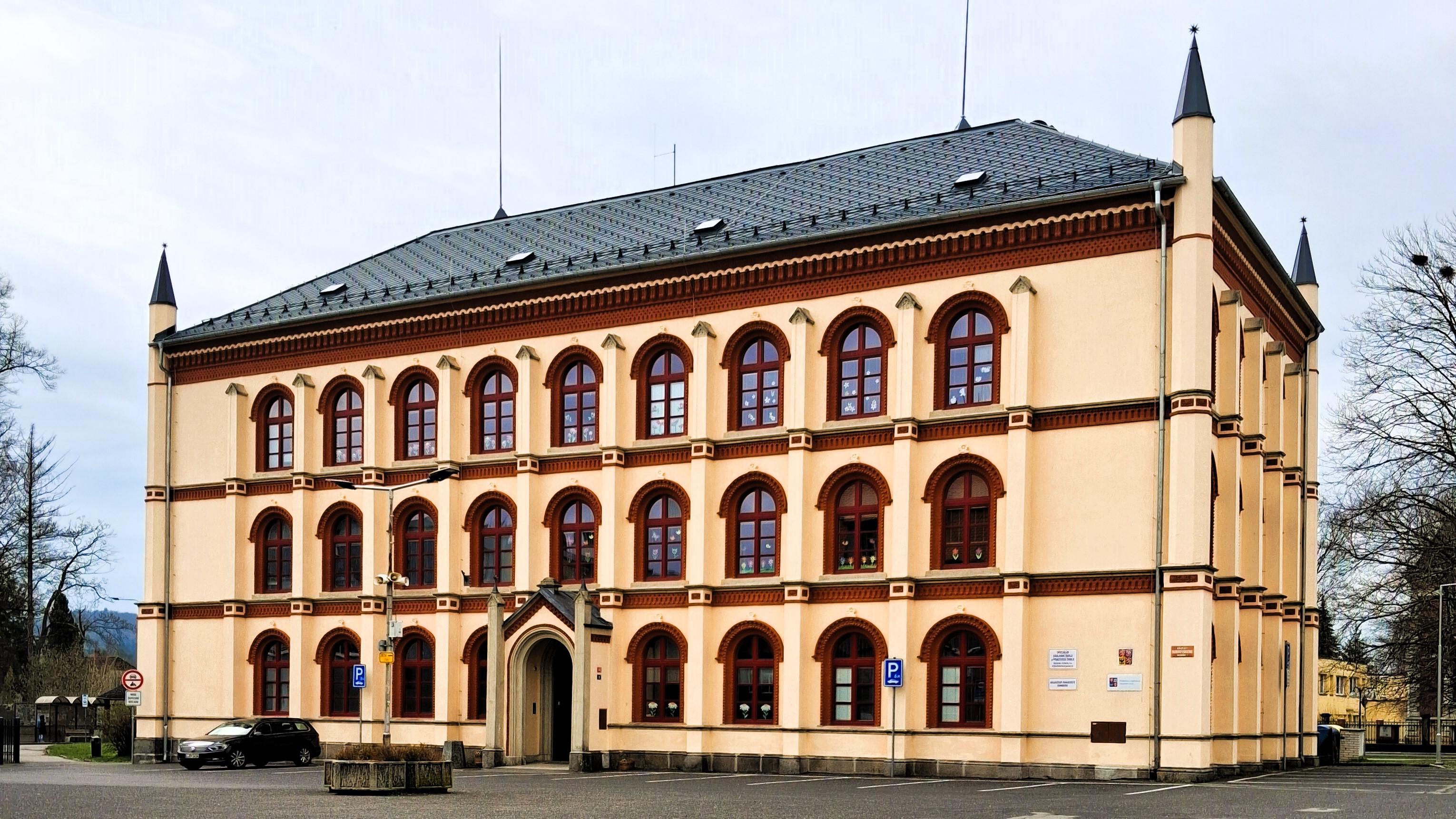 Speciální a Praktická škola , Šluknov , Tyršova 710 foto 1
