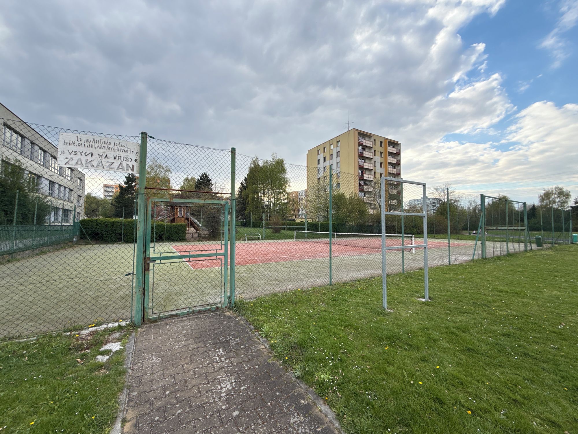 Tenisový kurt Ladova foto 2