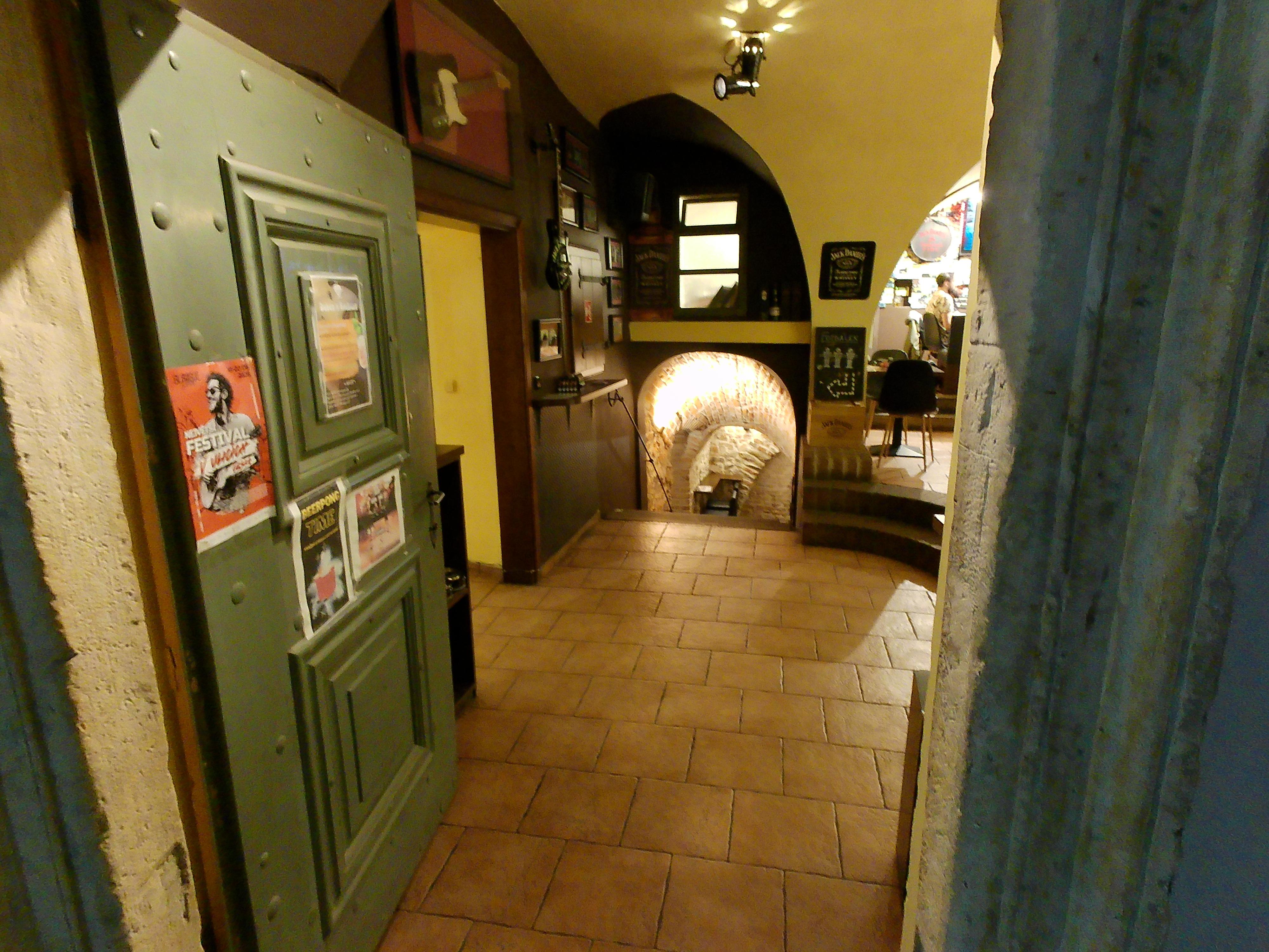 ROCKSTAR CAFÉ & BAR