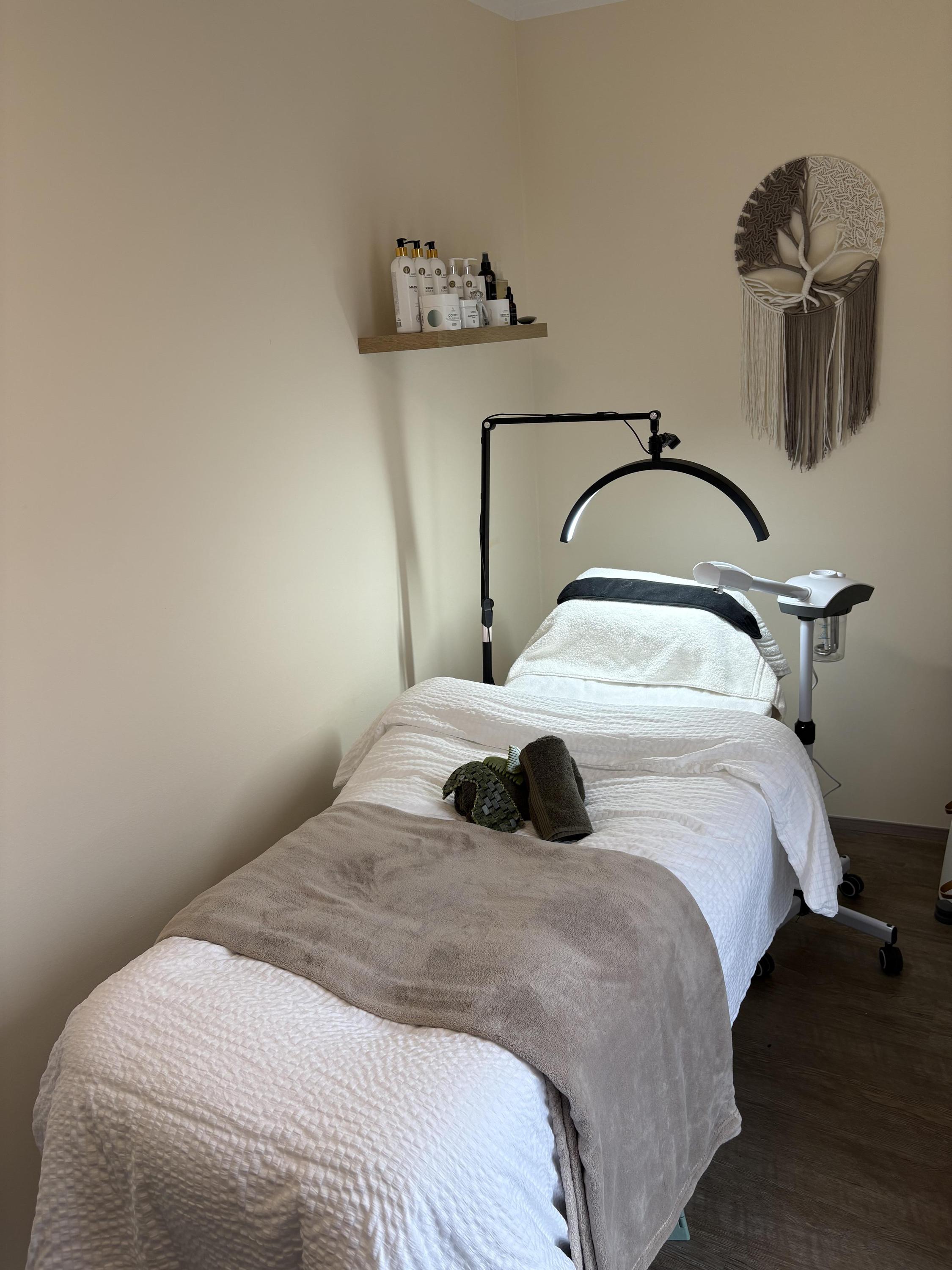 Ezria Beauty Salon foto 1