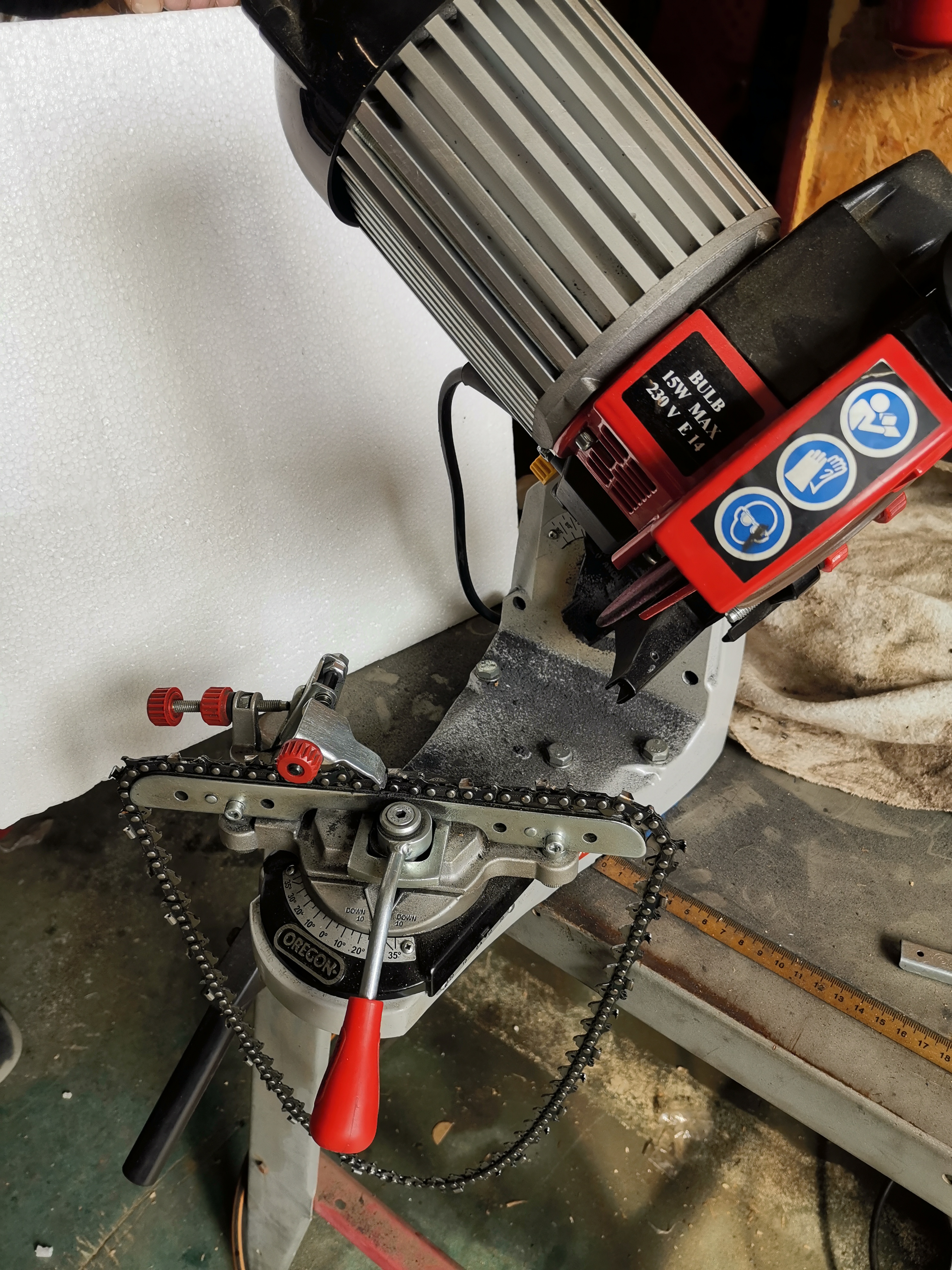 Broušení řetězů, vrtáků, nožů sekaček, plotostřihů