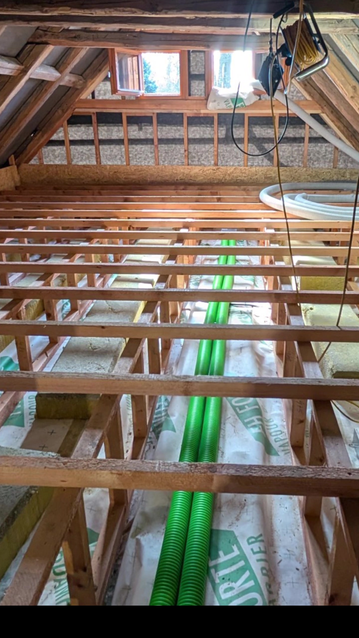 Harmony Factory s.r.o. | Foukaná přírodní izolace foto 2 (náhled videa)