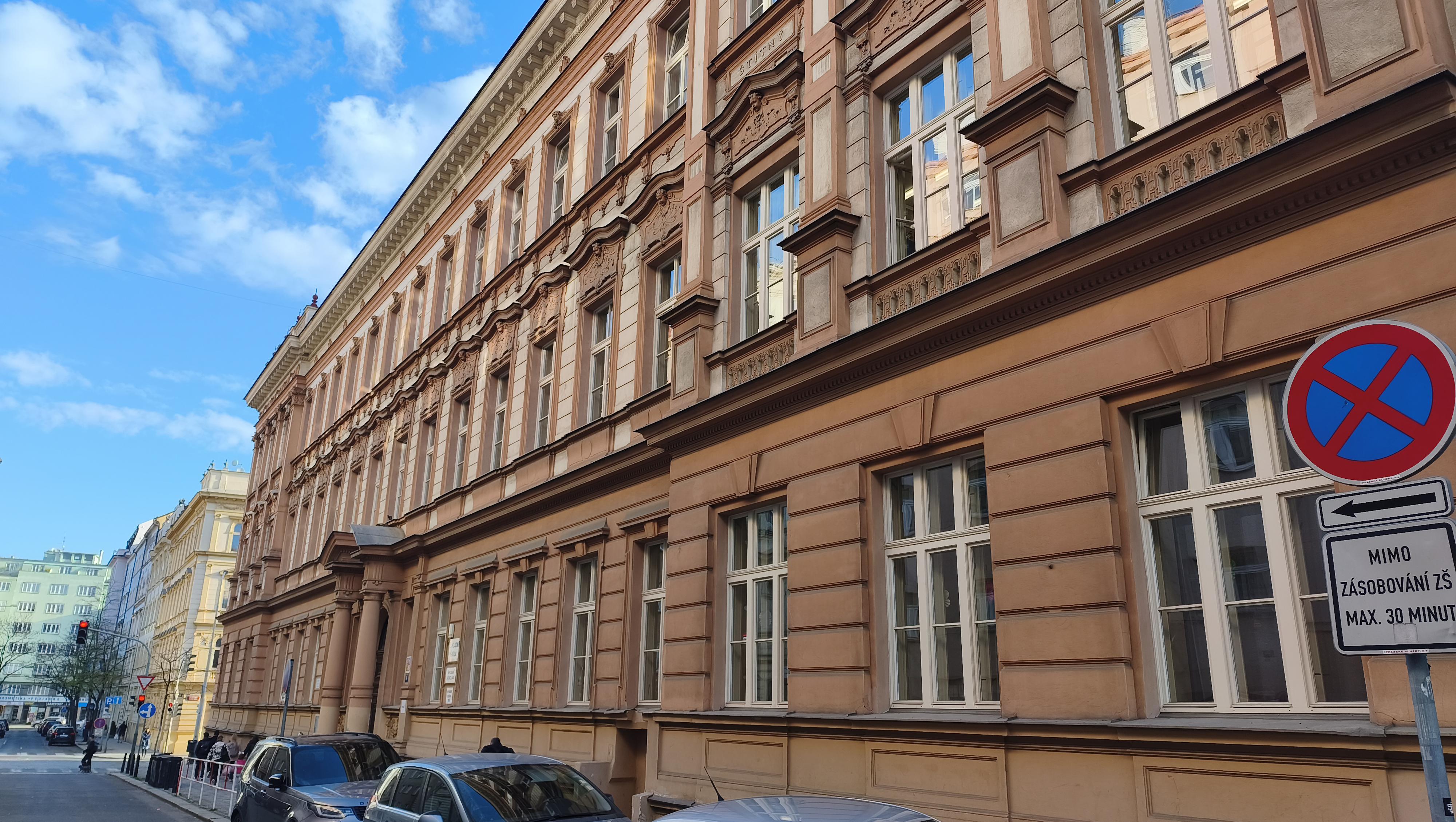 Základní škola, Perunova foto 4