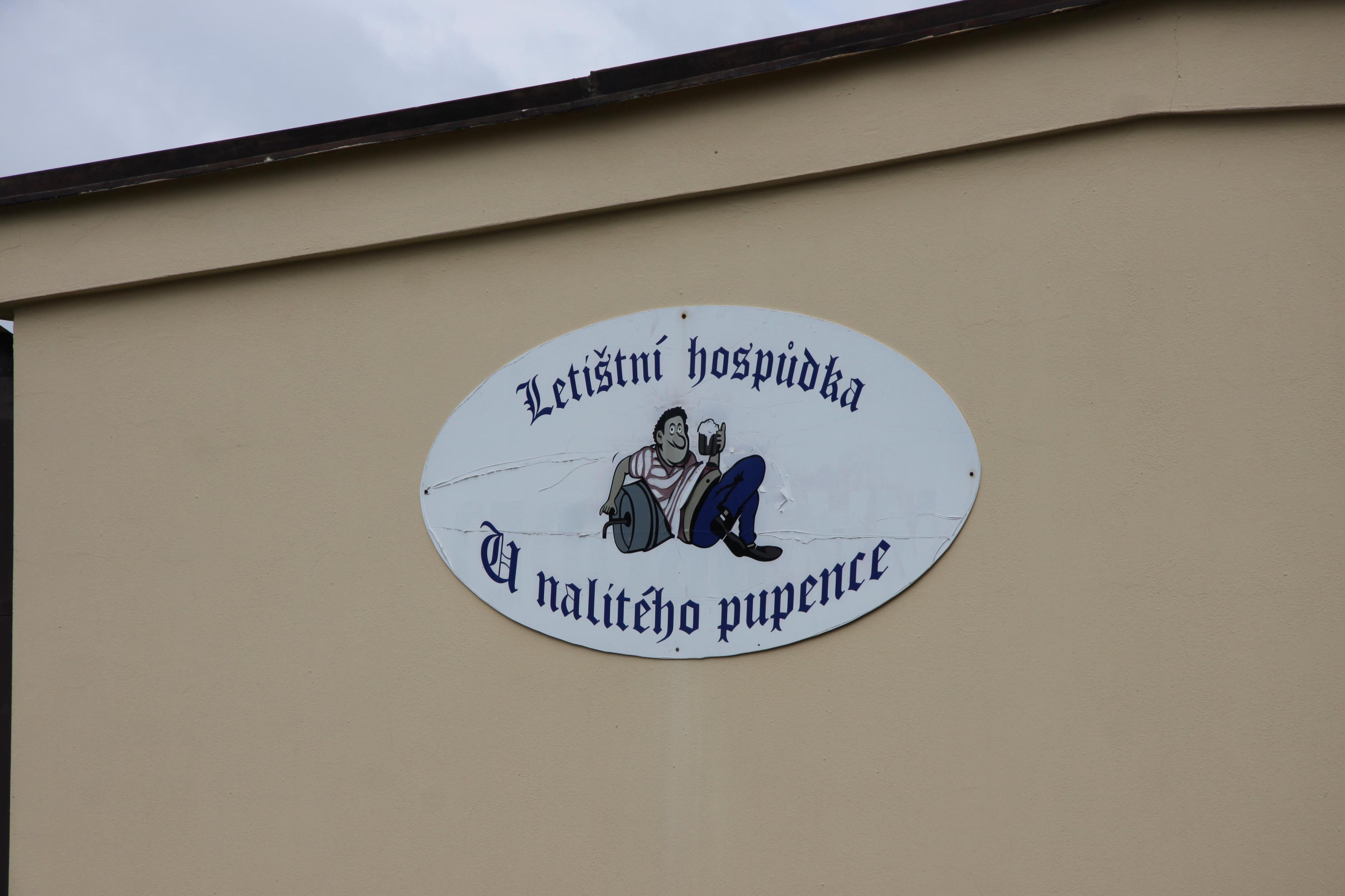 Letištní hospůdka U nalitého Pupence foto 1