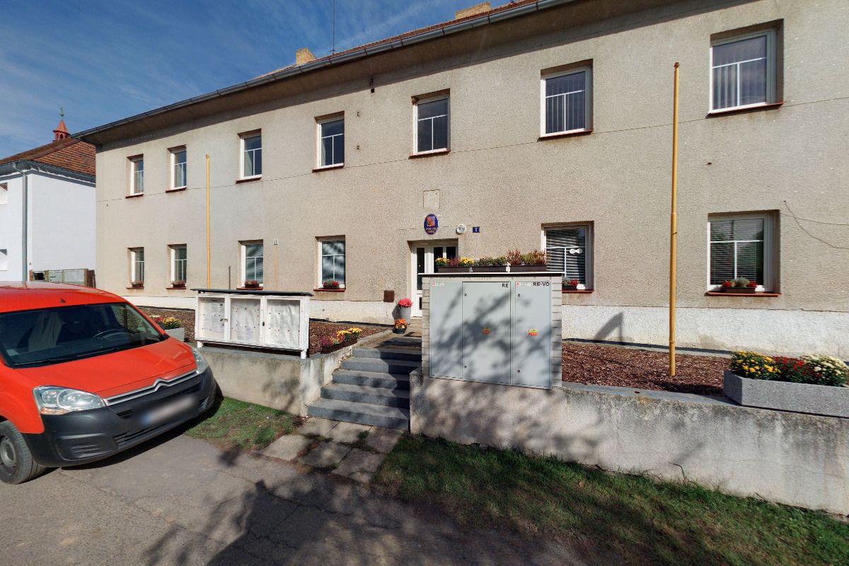 Chraštice - obecní úřad foto 2
