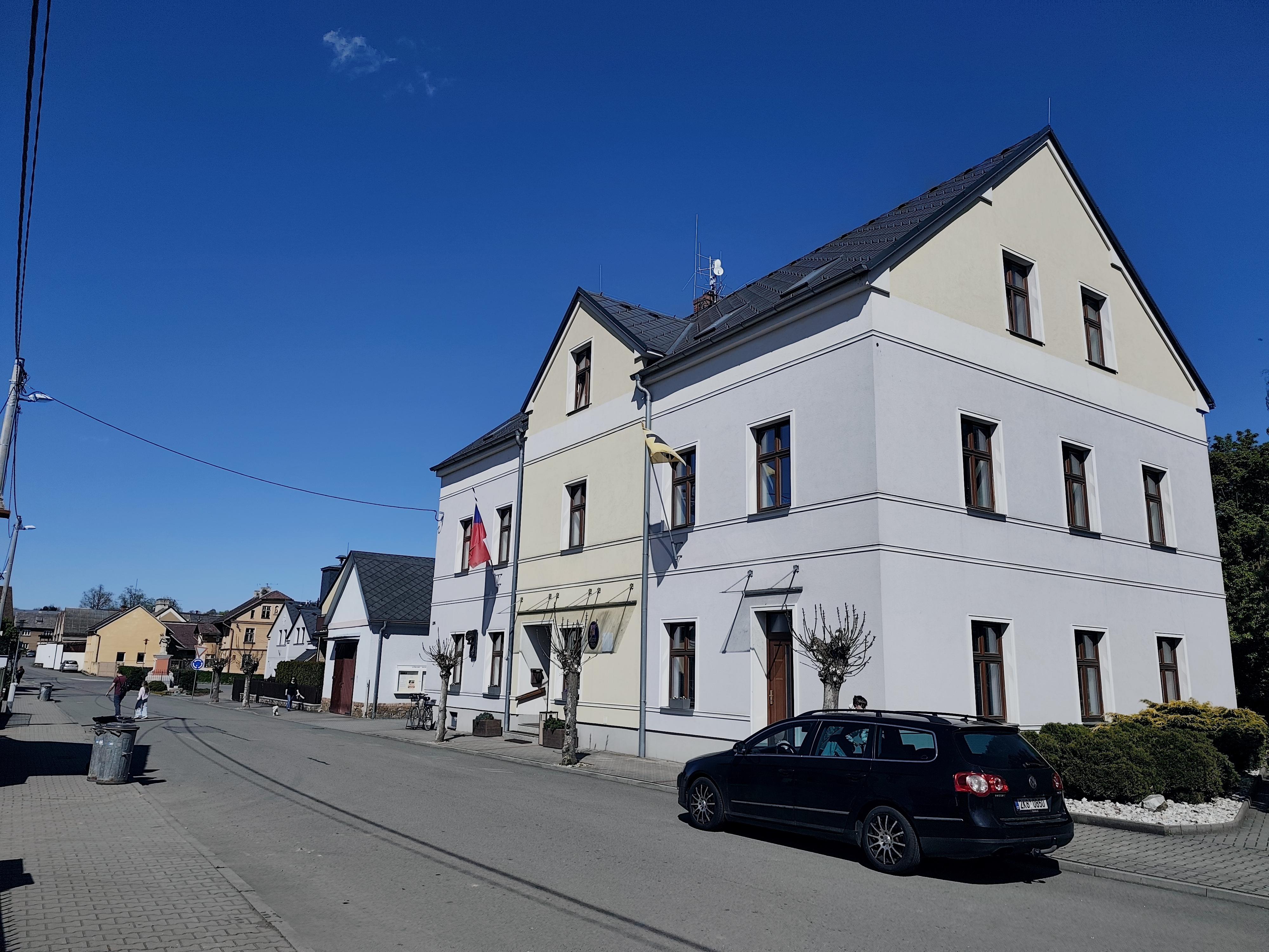 Velké Hoštice - obecní úřad foto 3