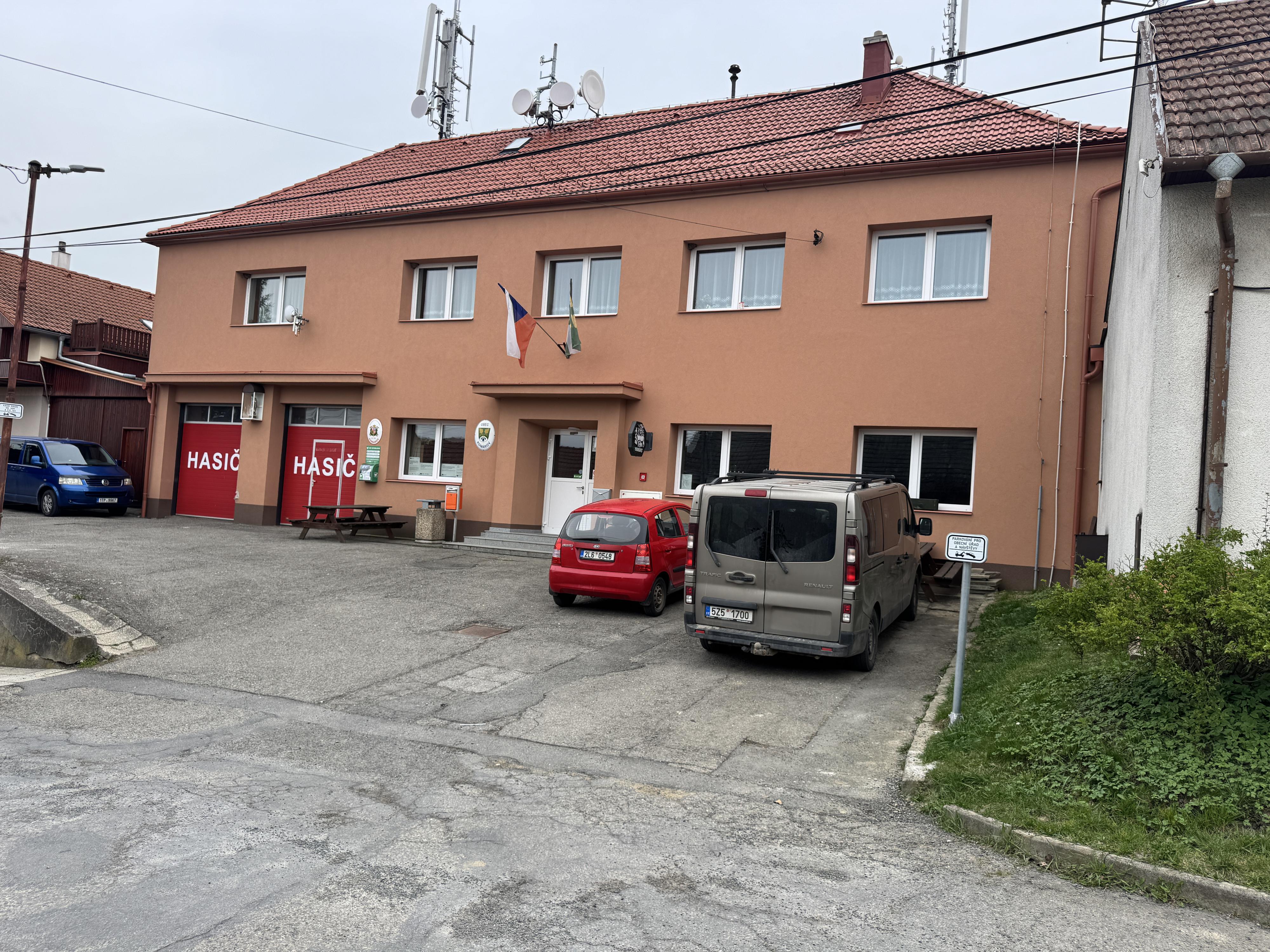 Komárov - obecní úřad foto 2