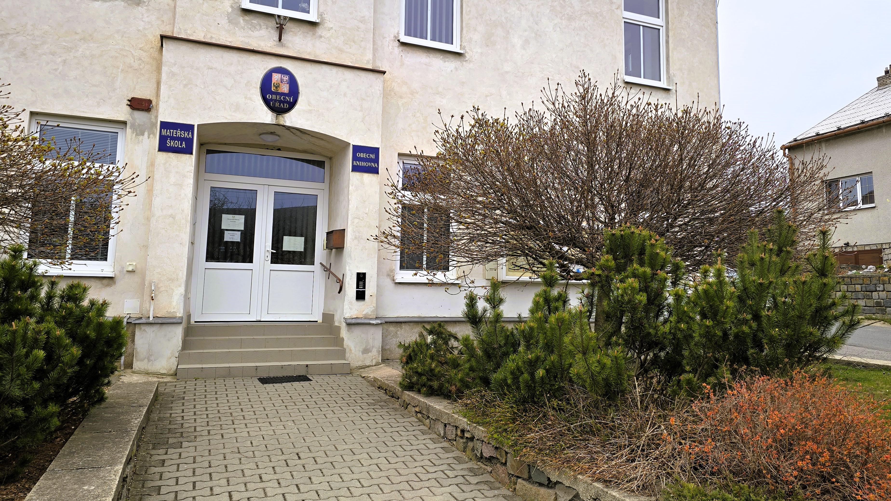 Obec Otinoves - obecní knihovna foto 3