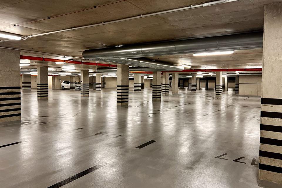 Komfortní a bezpečné parkování v blízkosti centra.